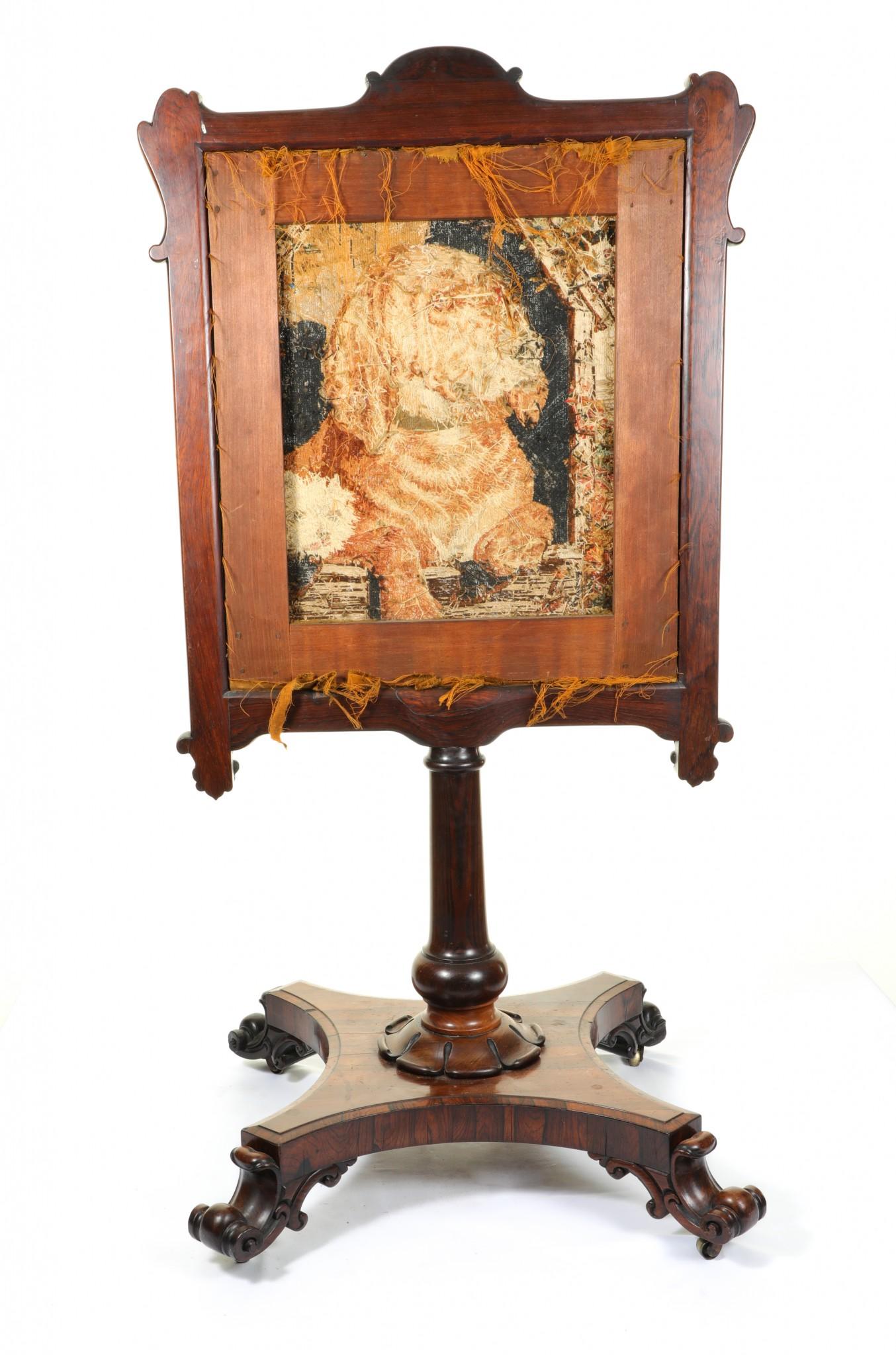 Biombo victoriano de tapiz de aguja muy coleccionable
Circa 1850 y presenta un intrincado tapiz de un labrador y un terrier
Se presenta en un elegante marco de caoba
Se ofrece en muy buen estado, listo para su uso doméstico inmediato
Enviamos a