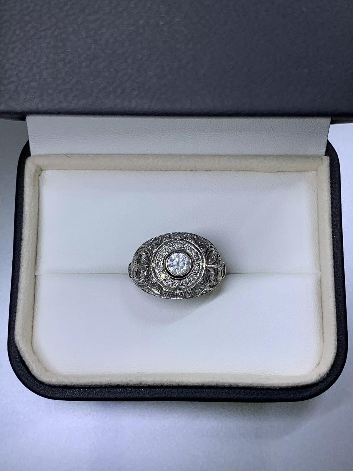 Victorian dome engagement ring 18k white gold In New Condition For Sale In London, GB