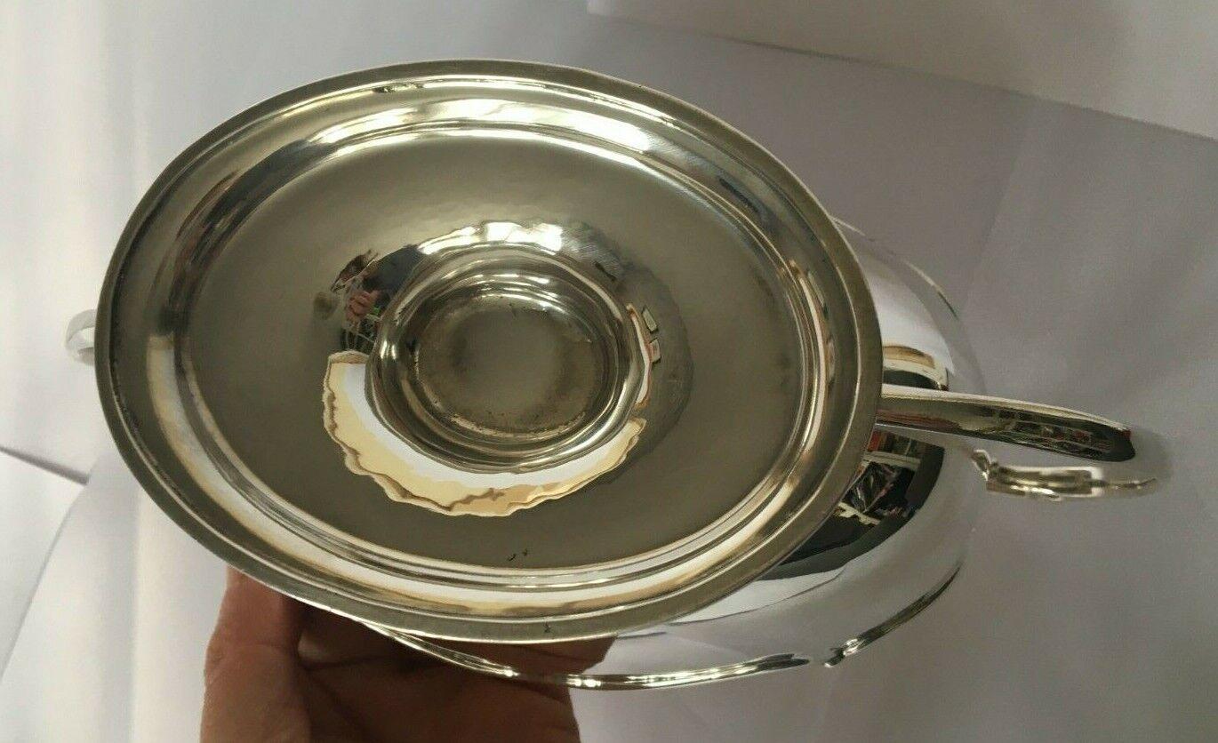 Victorian Double-Handled Two-Lipped Gravy Boat in Sterling Silver In Good Condition For Sale In London, GB