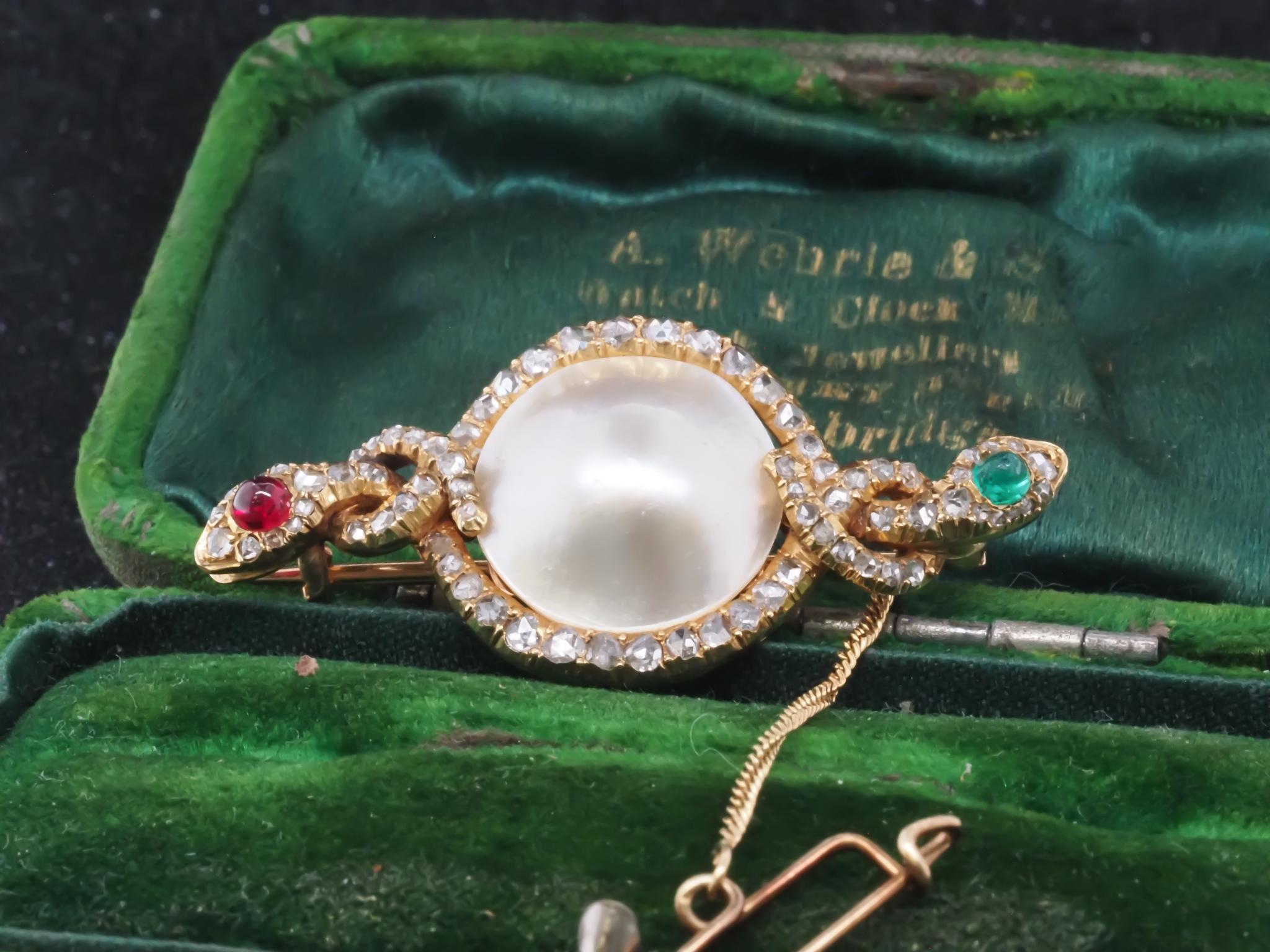 Victorian Double Serpent Rose Cut Diamond, Emerald and Ruby Brooch - VHK#341a For Sale 4
