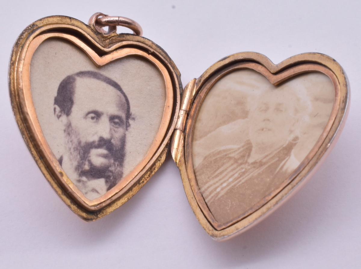 Women's Victorian Double Sided Engraved Heart Locket