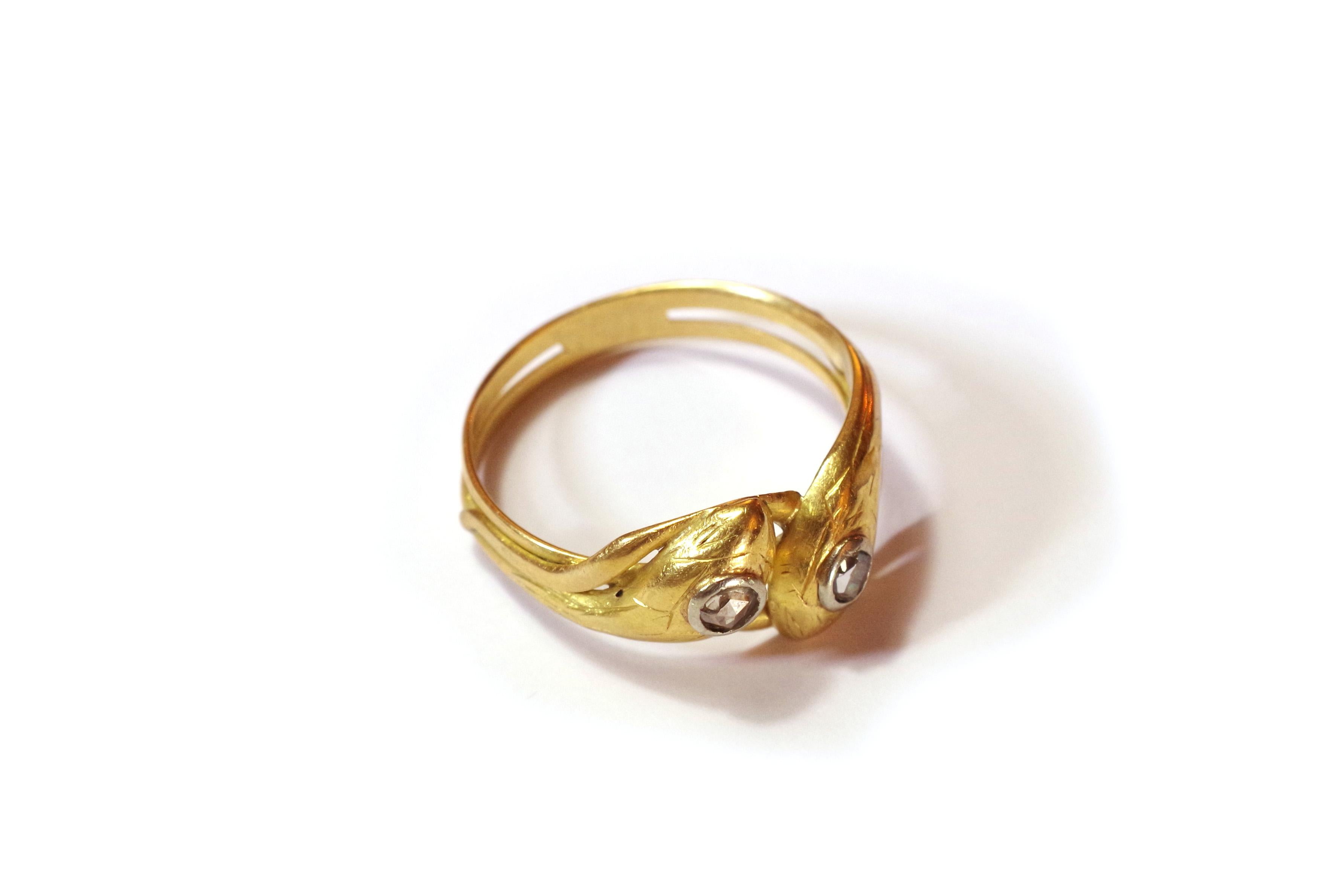 Rose Cut Victorian double snake ring in yellow gold 18 karats For Sale