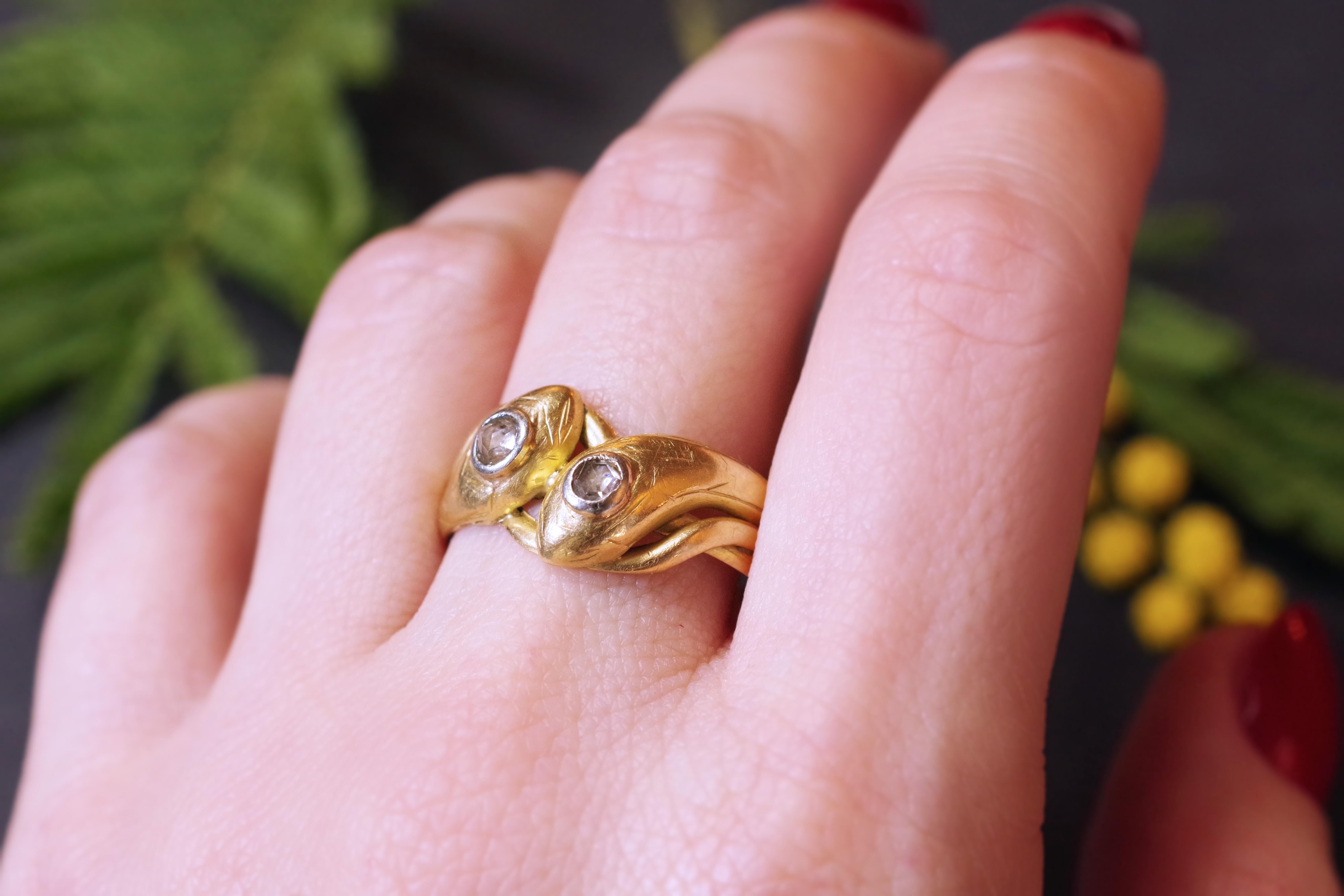 Victorian double snake ring in yellow gold 18 karats For Sale 1
