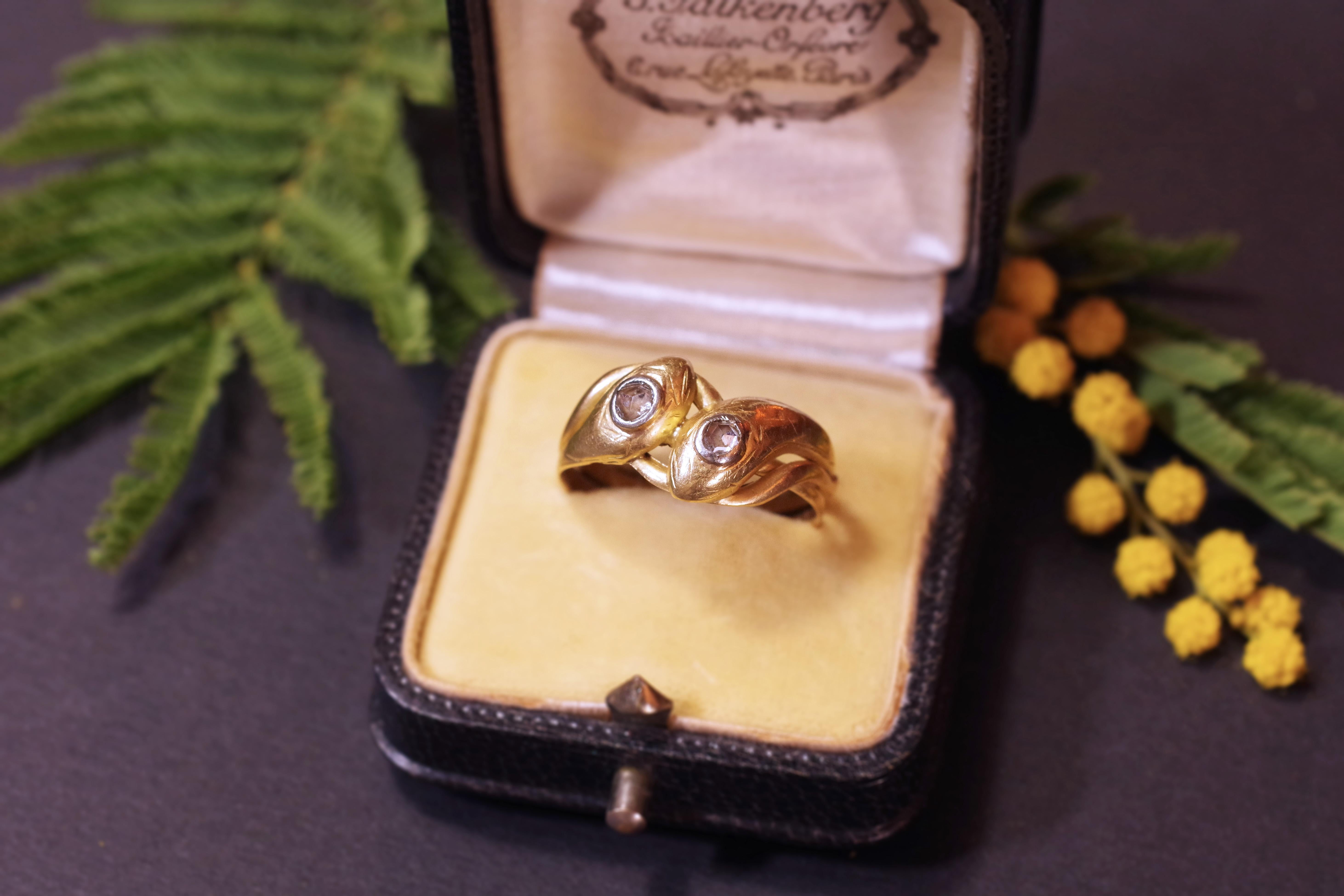 Victorian double snake ring in yellow gold 18 karats For Sale 2