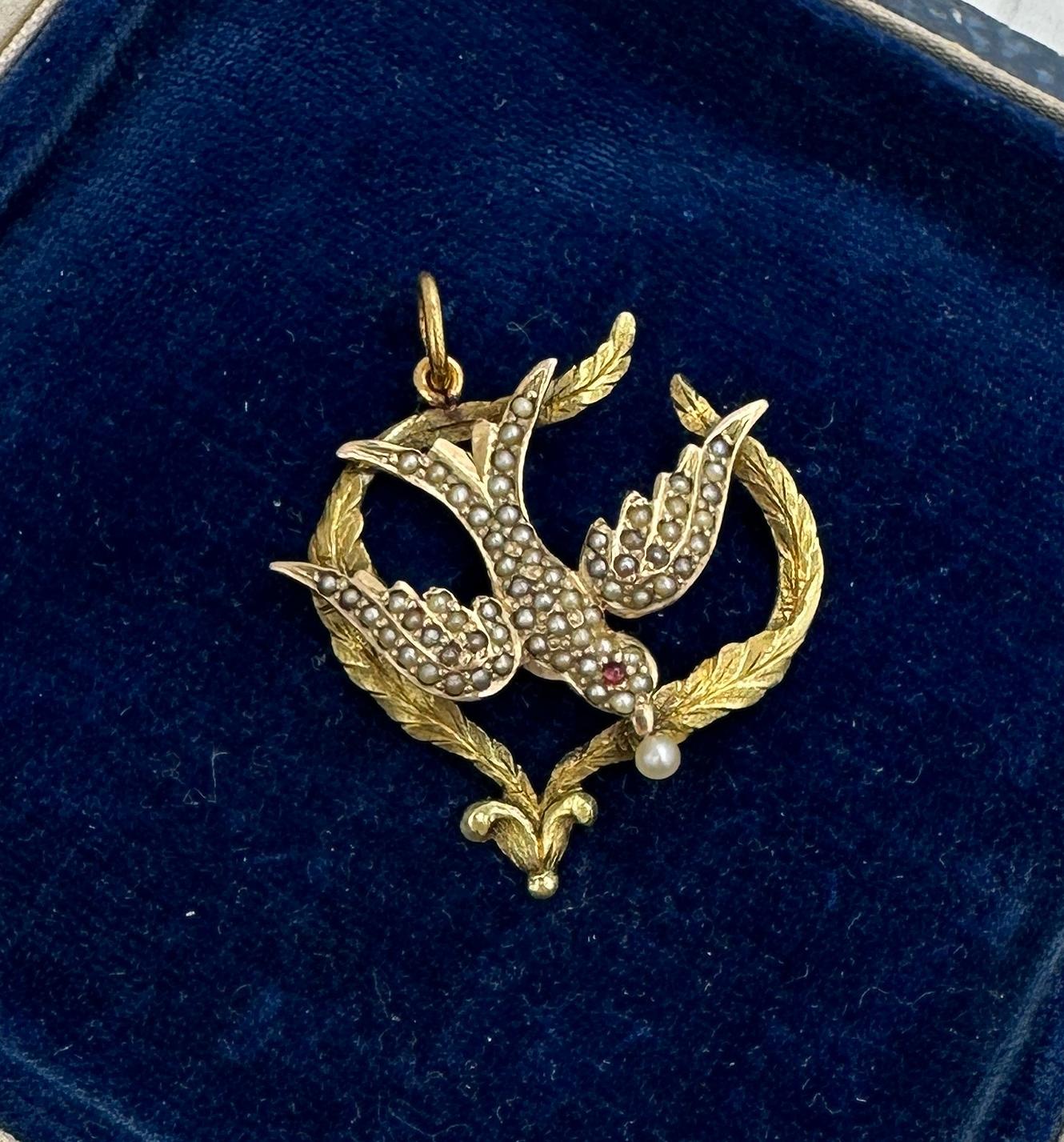 Viktorianische Halskette mit Friedens-Anhänger, Taubenvogel, Swallow Rubin Perle im Angebot 2