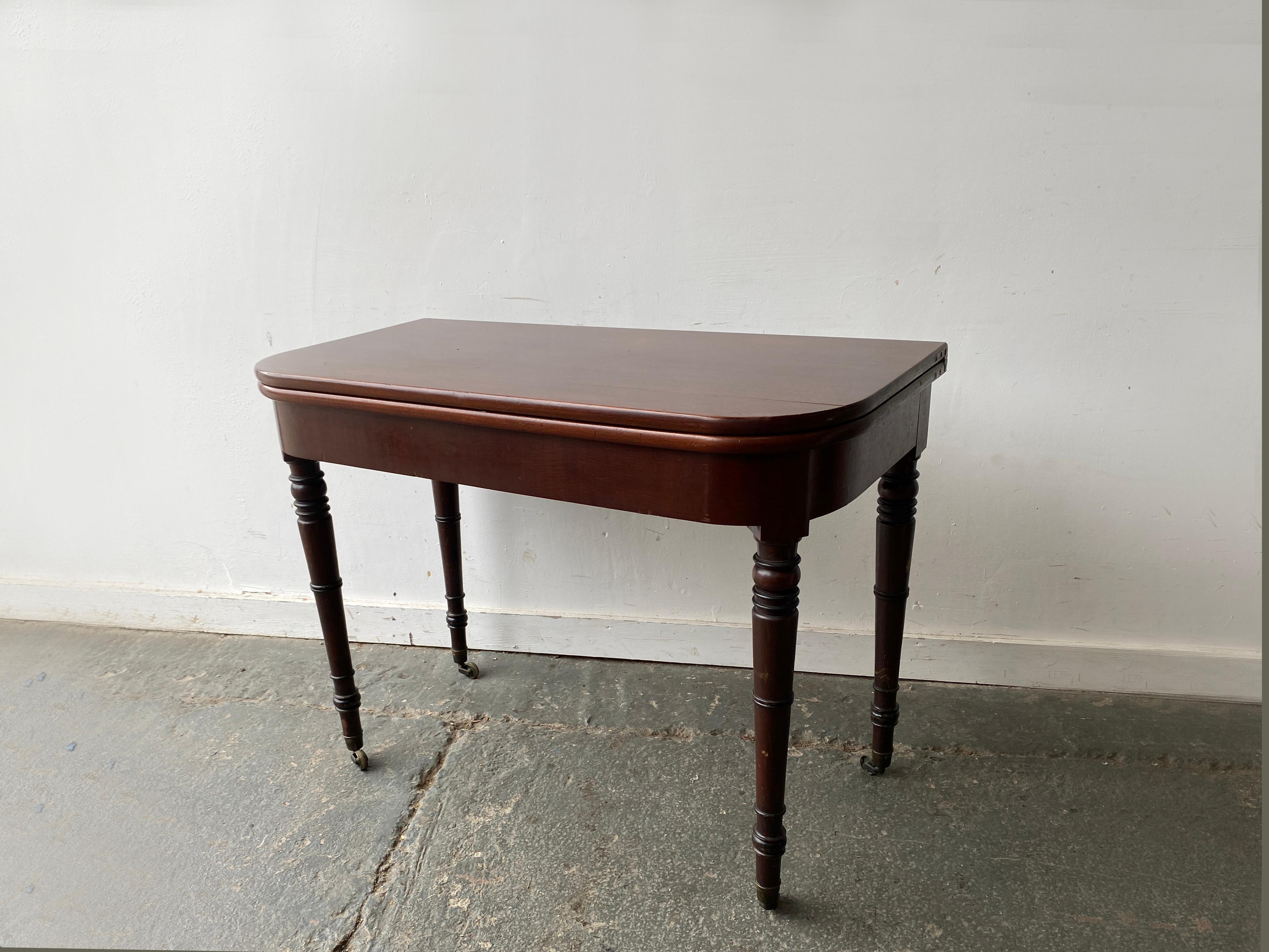 Table de salle à manger à rallonge victorienne en acajou à feuilles tombantes en vente 3