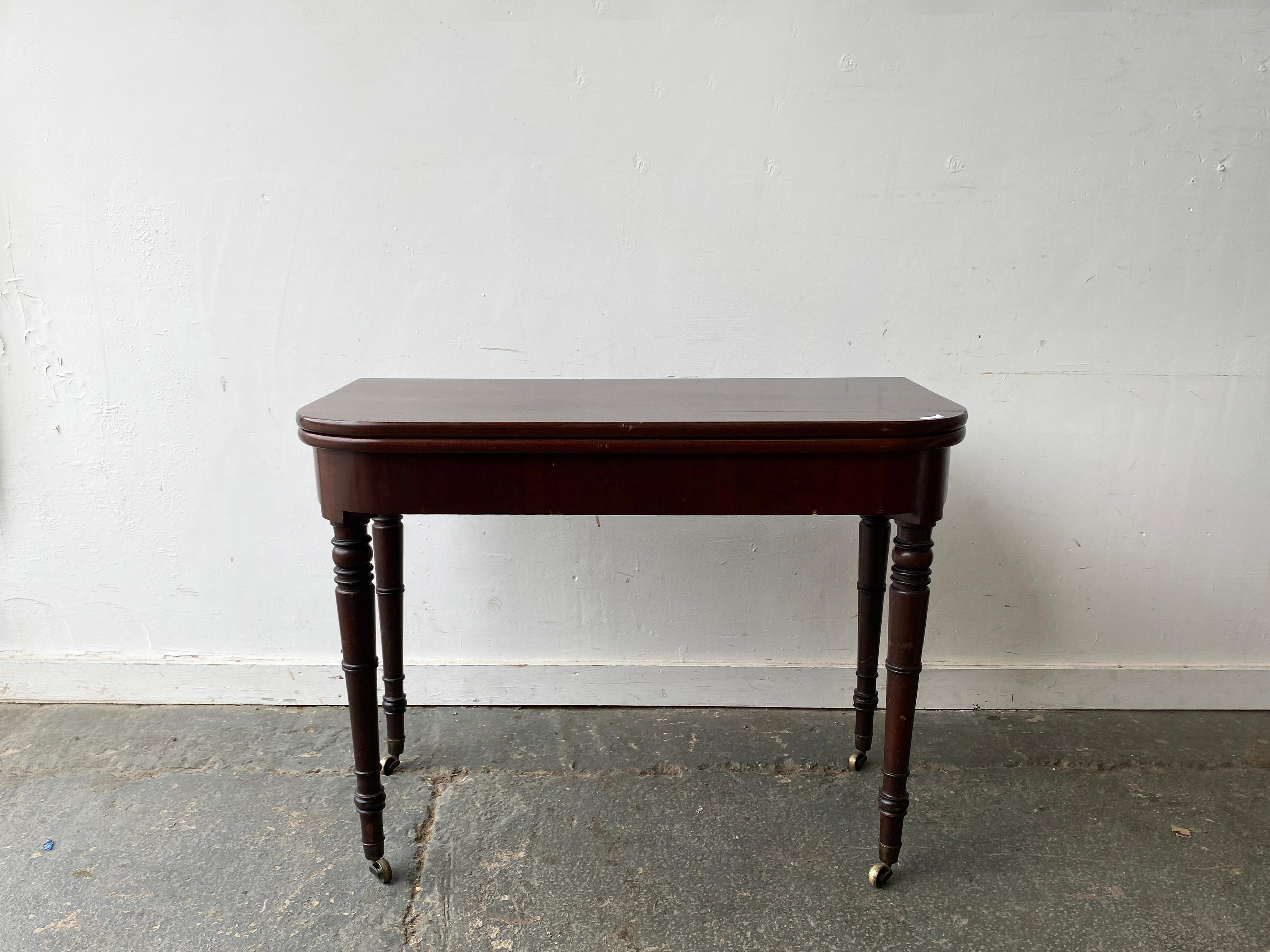 Table de salle à manger à rallonge victorienne en acajou à feuilles tombantes en vente 4