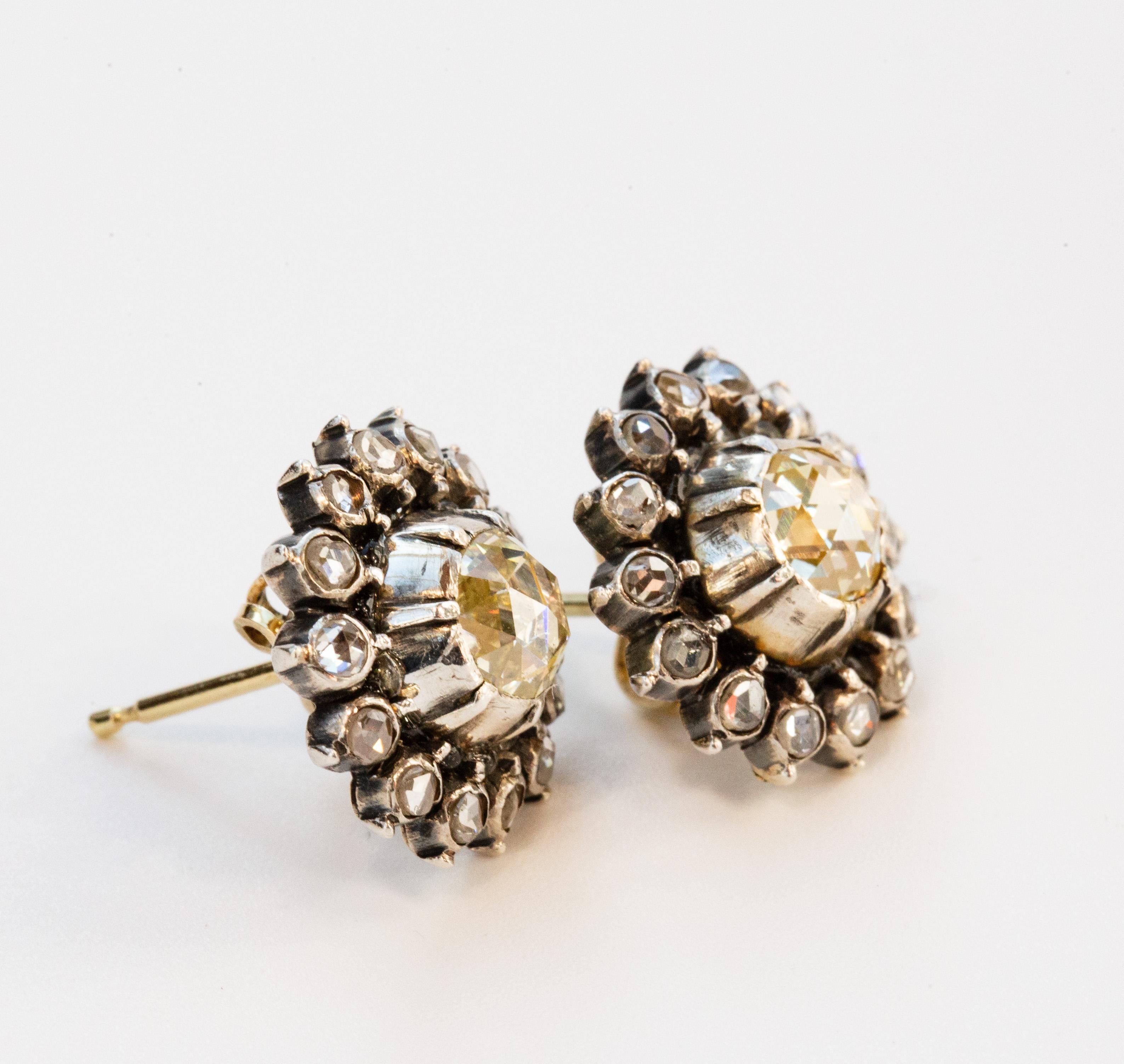Vittoriano Victorian Dutch 14 Karat Gold and Silver Cluster Diamond Earrings in vendita