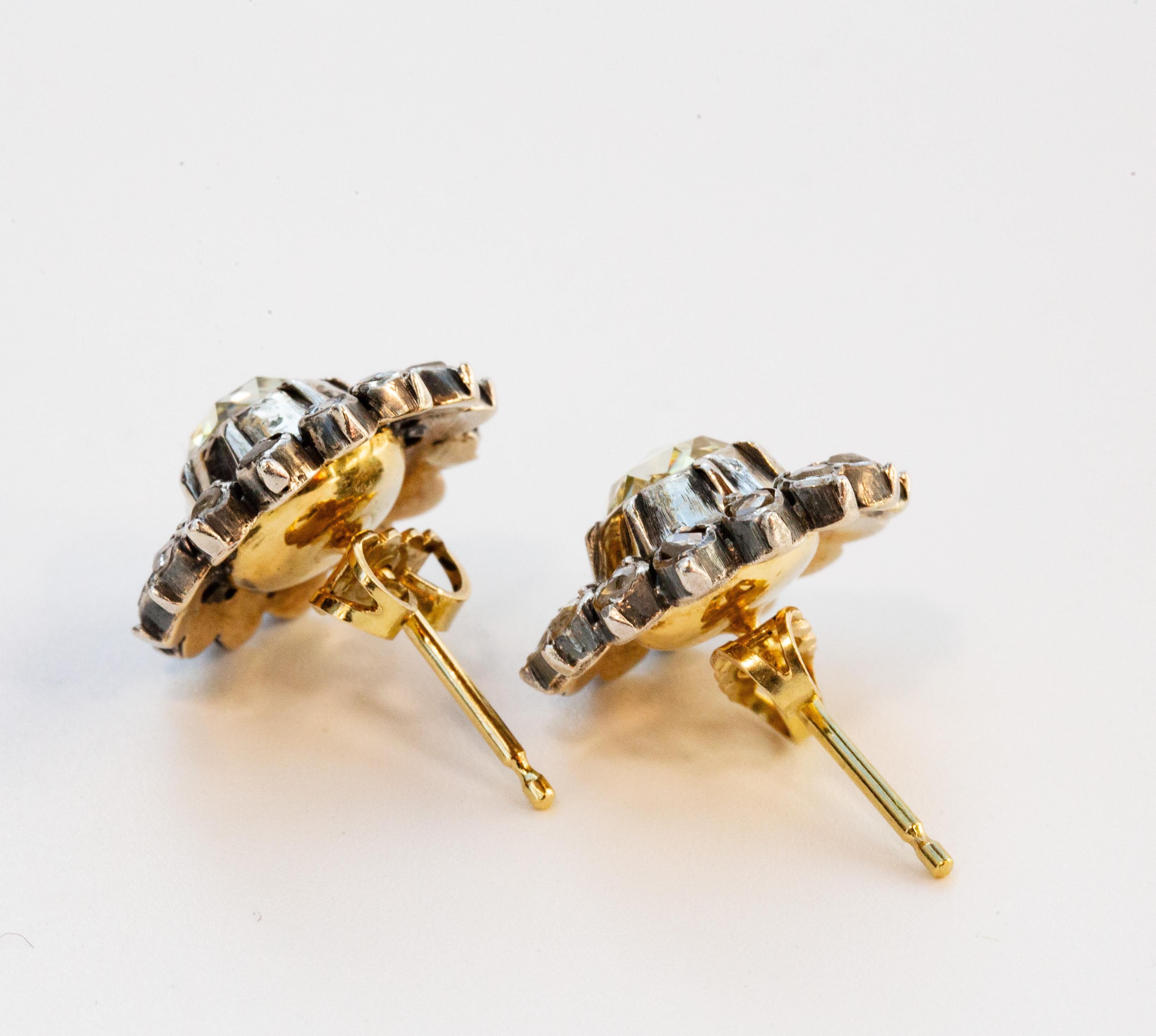 Taglio a rosa Victorian Dutch 14 Karat Gold and Silver Cluster Diamond Earrings in vendita