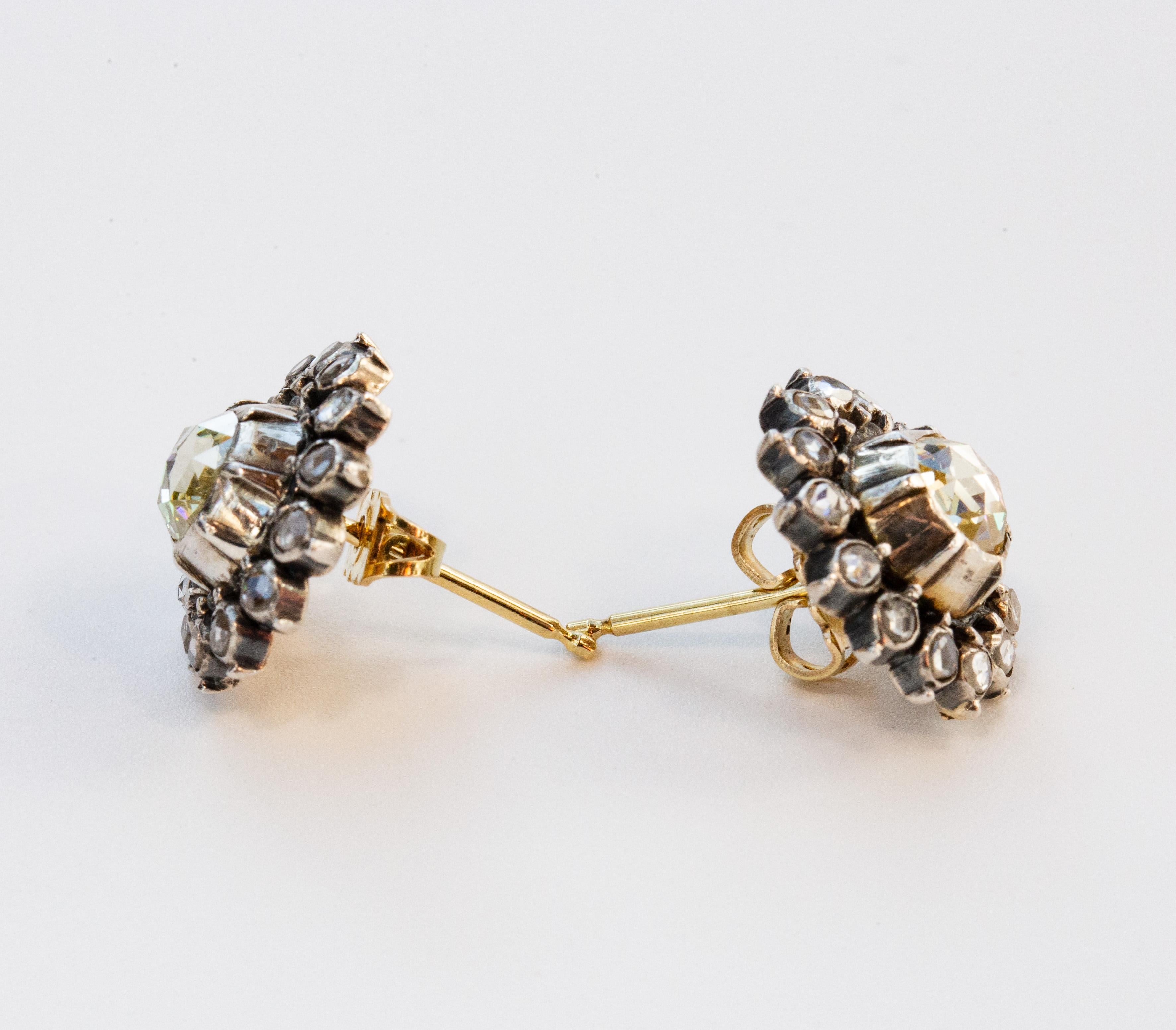 Victorian Dutch 14 Karat Gold and Silver Cluster Diamond Earrings In condizioni buone in vendita a Arnhem, NL