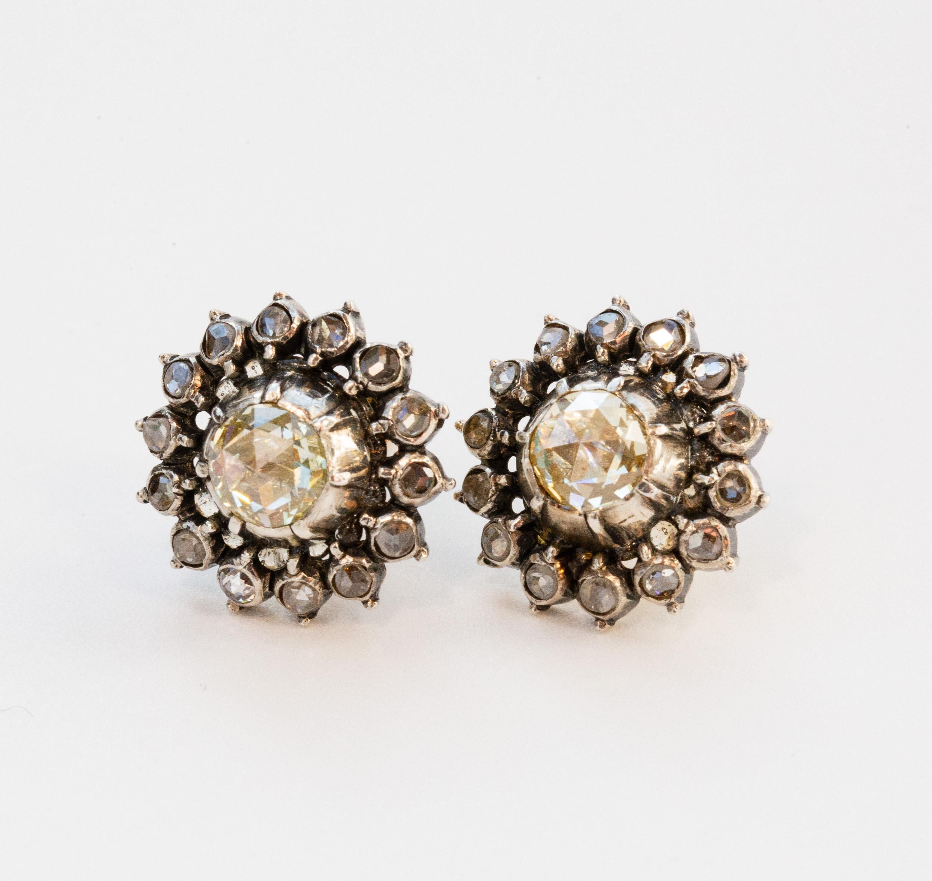 da uomo o donna Victorian Dutch 14 Karat Gold and Silver Cluster Diamond Earrings in vendita