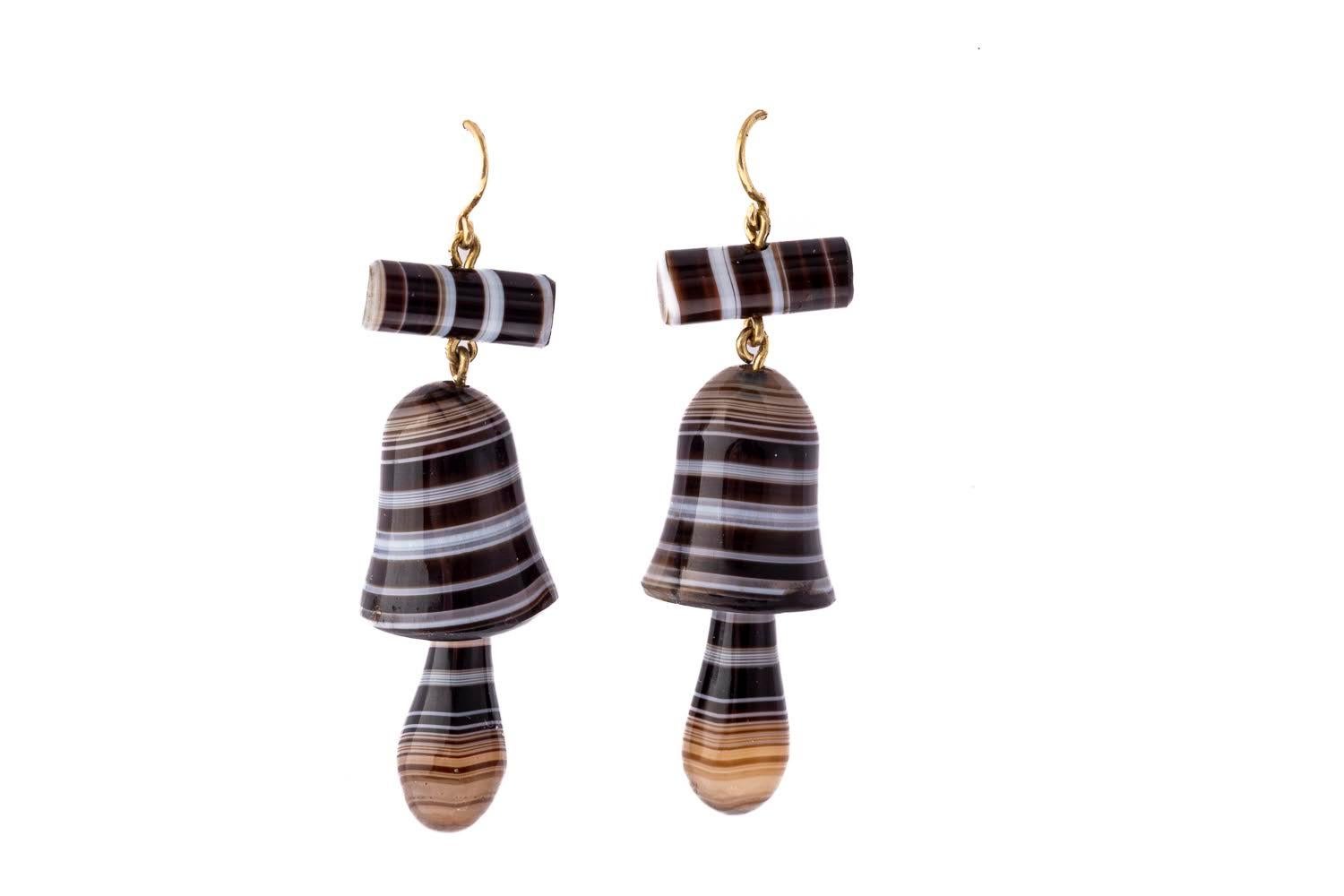 Vittoriano Victorian Earrings: Bells of Banded Agate in vendita