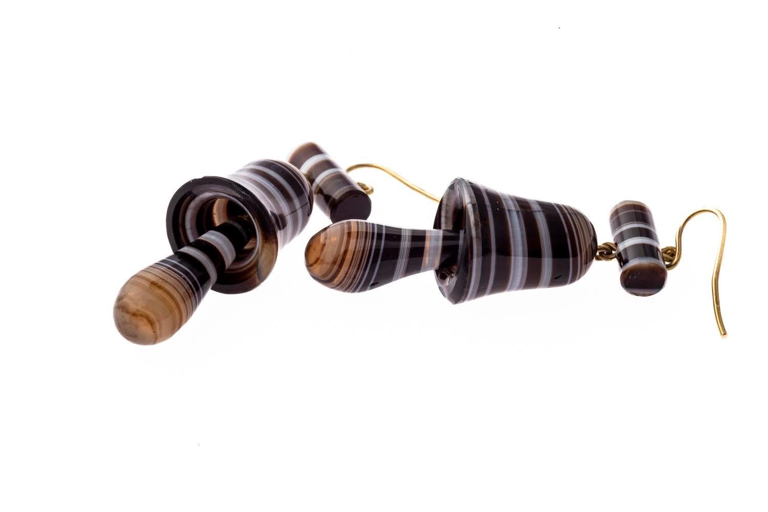 Victorian Earrings: Bells of Banded Agate In condizioni ottime in vendita a Stamford, CT