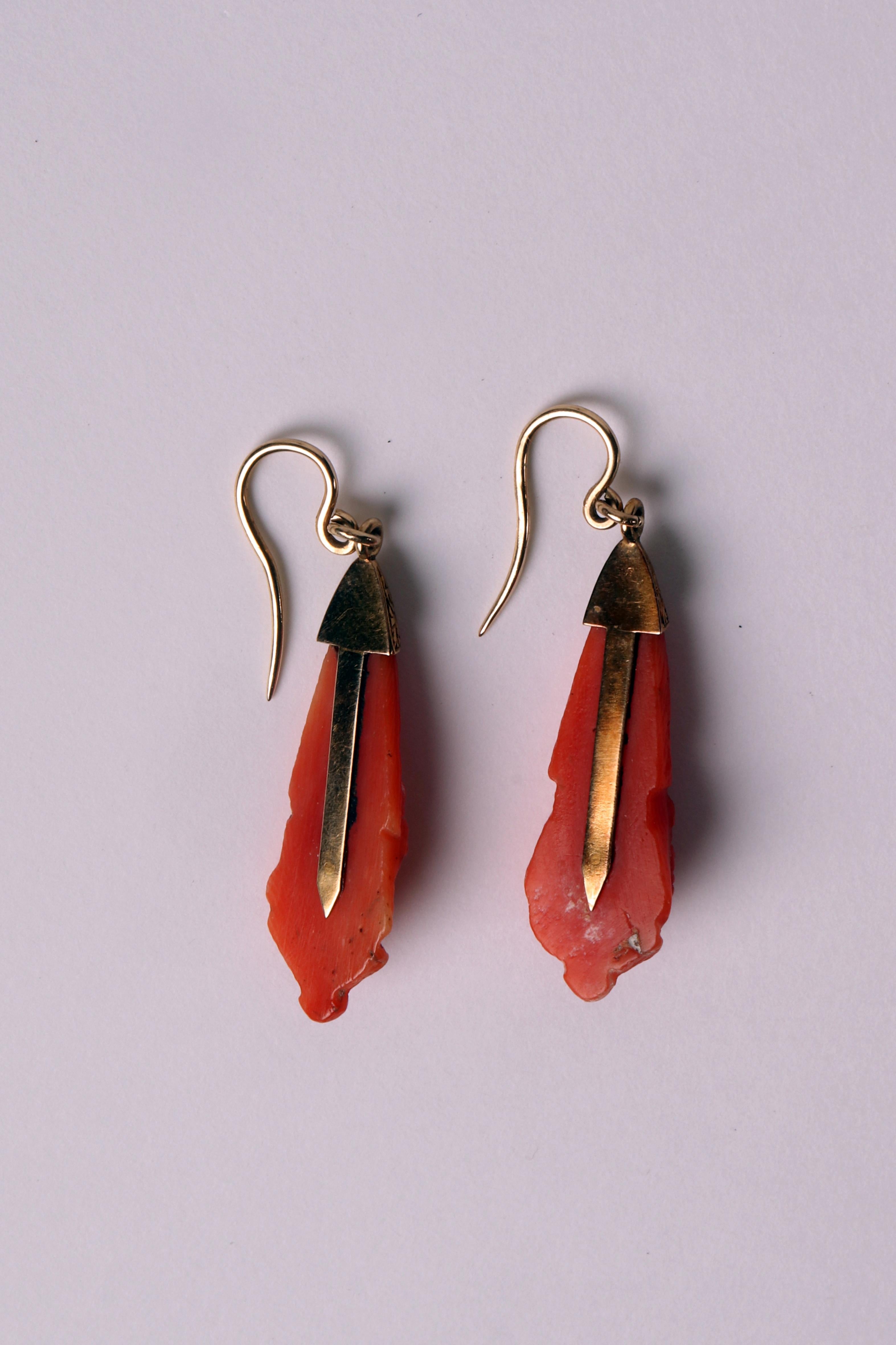 19th Century Victorian earrings in gold and Sciacca coral. England, 1880. For Sale