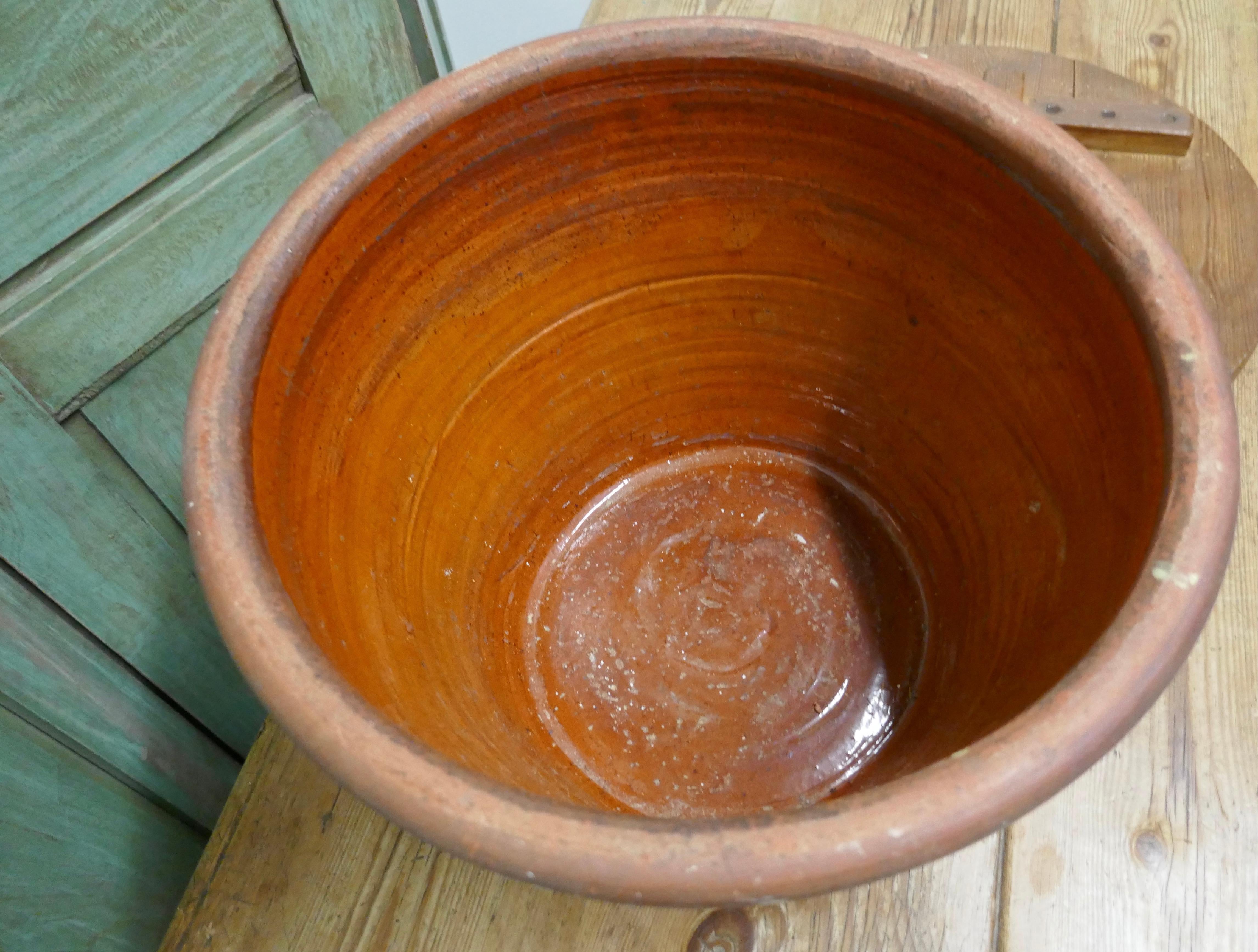 Victorian Earthenware Cream Crock with Pine Lid In Fair Condition For Sale In Chillerton, Isle of Wight