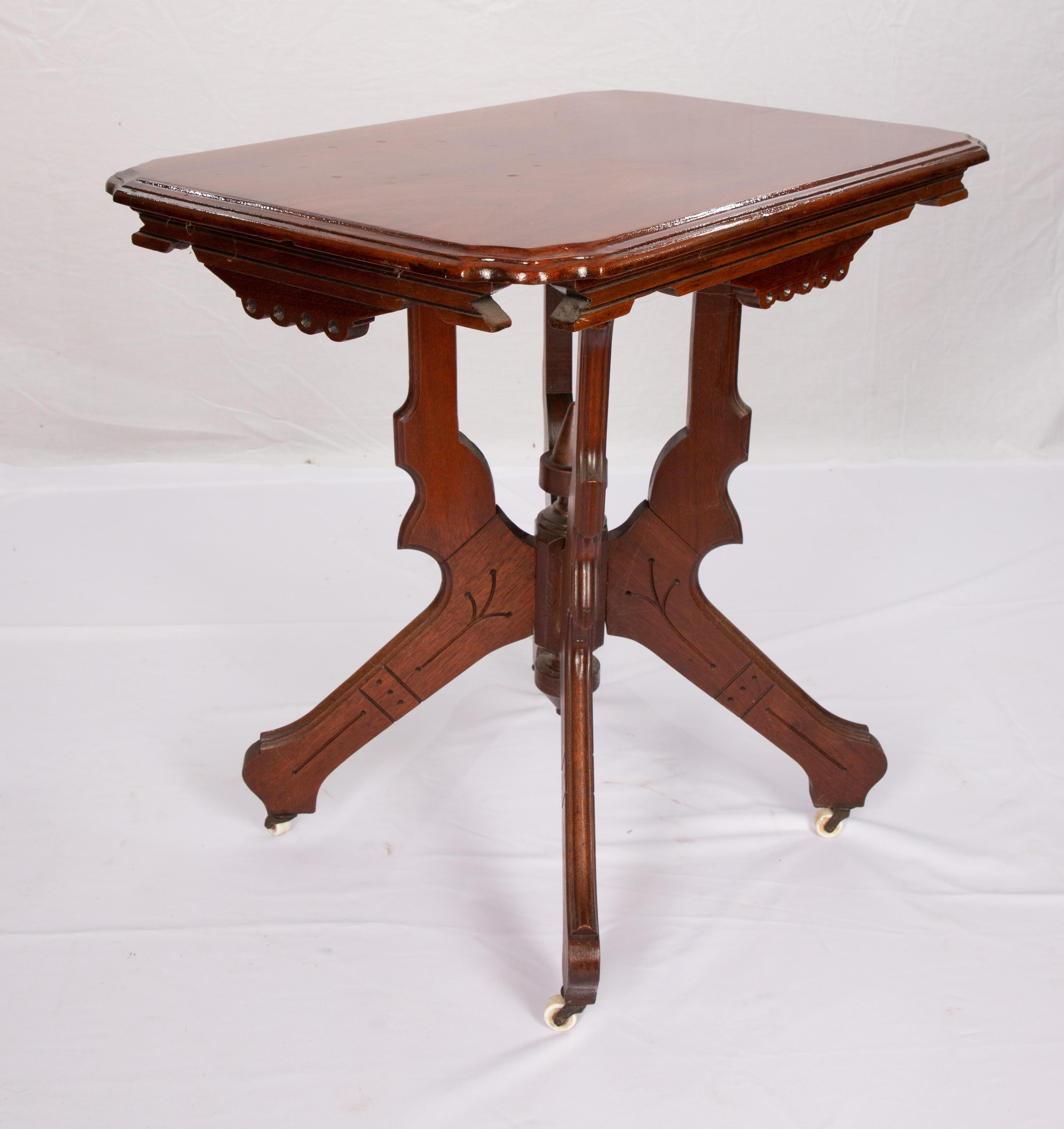 Victorian Eastlake Parlor Table In Fair Condition For Sale In Cookeville, TN