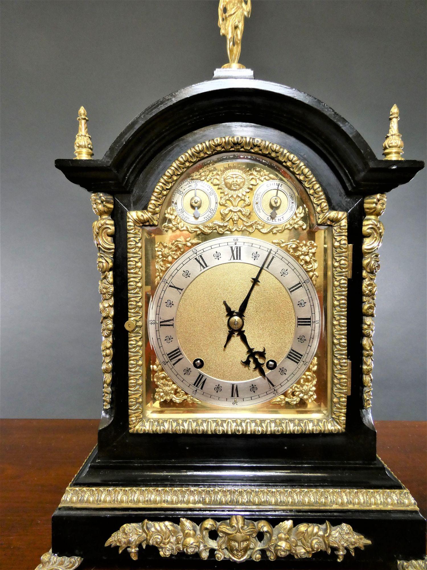 Horloge Victorienne en bois d'ébène avec support de cheminée Ting-Tang en vente 4