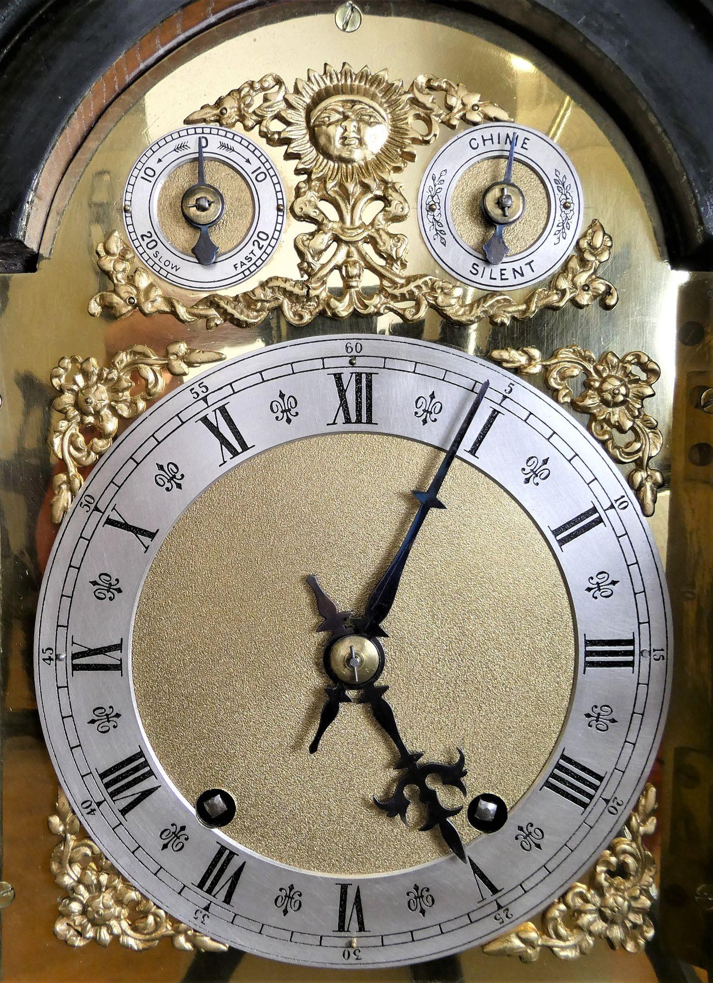 Horloge Victorienne en bois d'ébène avec support de cheminée Ting-Tang en vente 5
