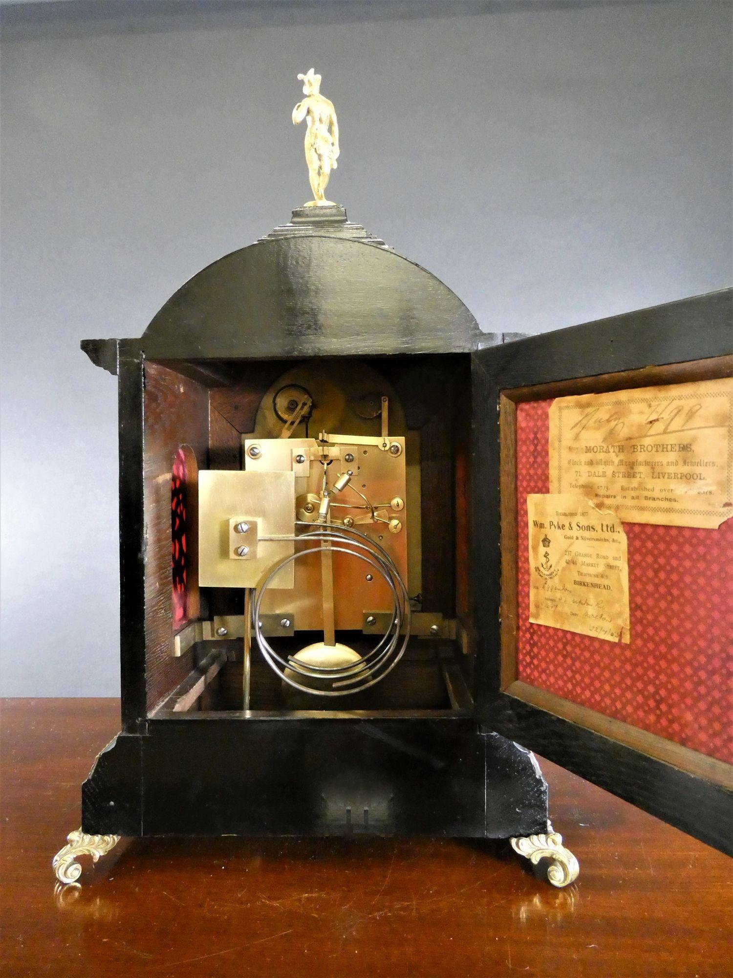 Fin du XIXe siècle Horloge Victorienne en bois d'ébène avec support de cheminée Ting-Tang en vente