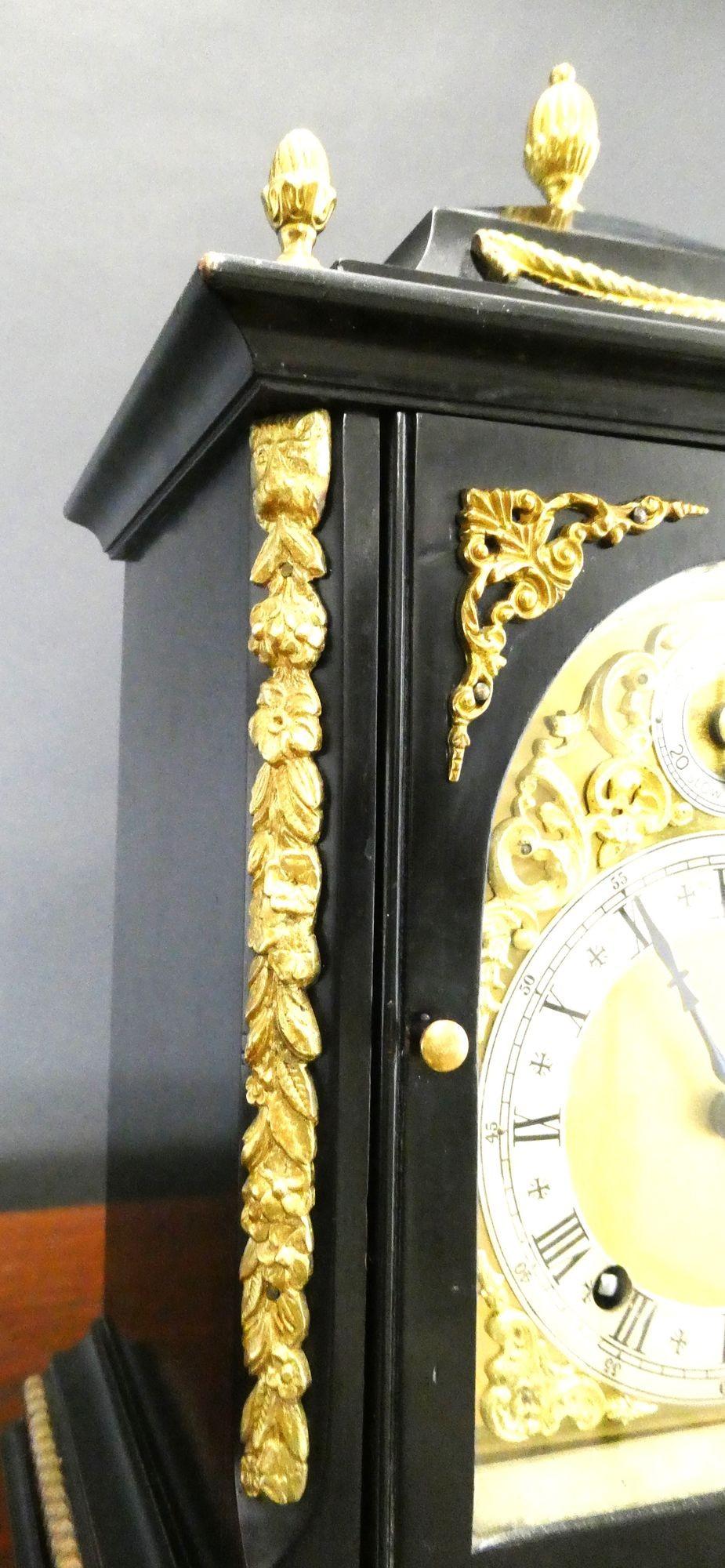 Horloge de cheminée victorienne Ting-Tang ébonisée en vente 4