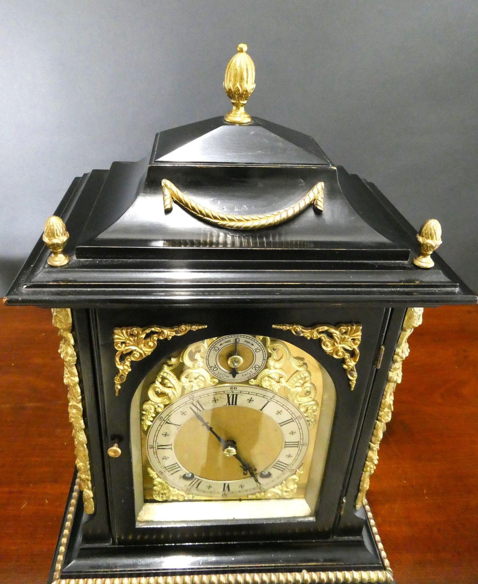 Horloge de cheminée victorienne Ting-Tang ébonisée en vente 5