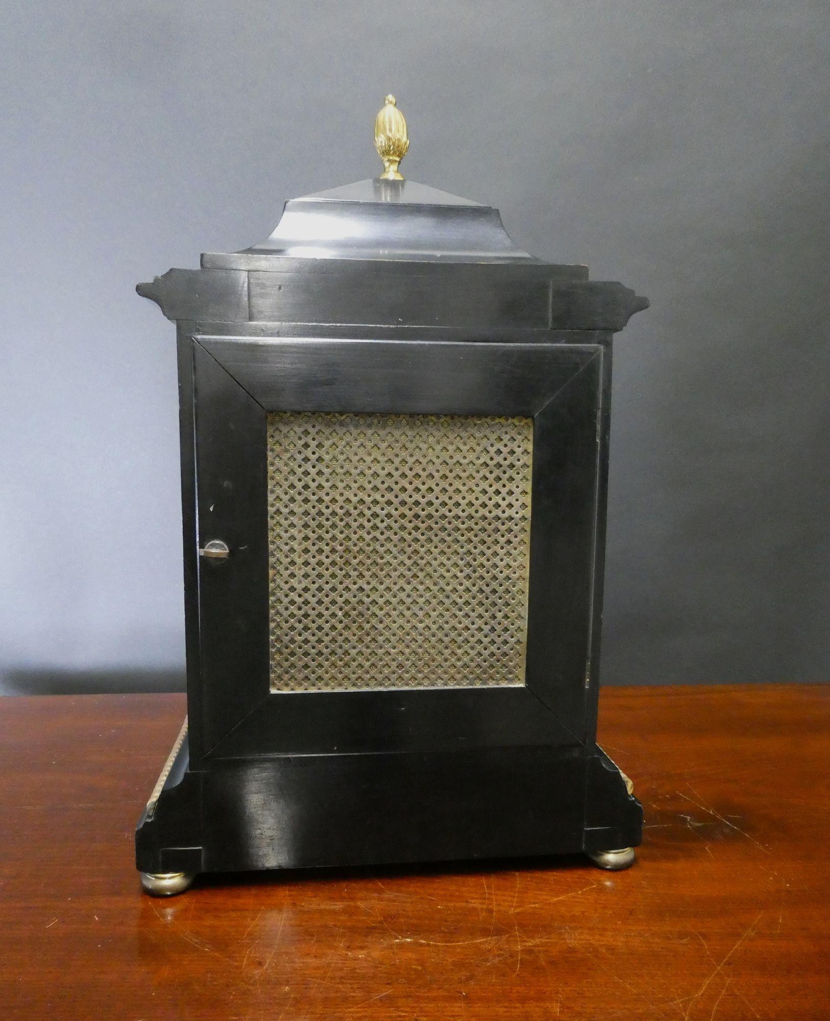 Fin du XIXe siècle Horloge de cheminée victorienne Ting-Tang ébonisée en vente
