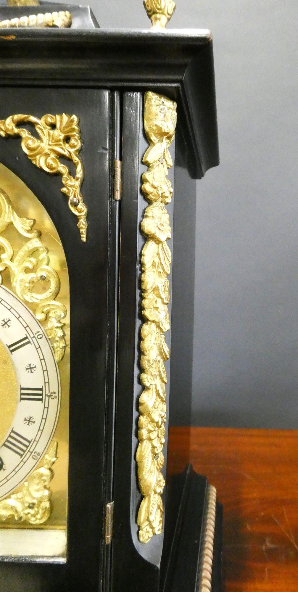 Horloge de cheminée victorienne Ting-Tang ébonisée en vente 3