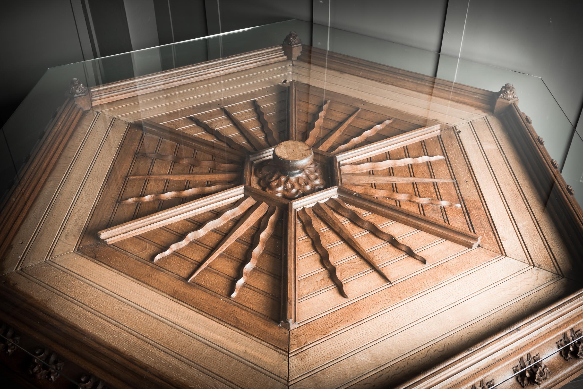 Victorian Ecclesiastical Revival Centre Table  Circa 1880 in vendita 3