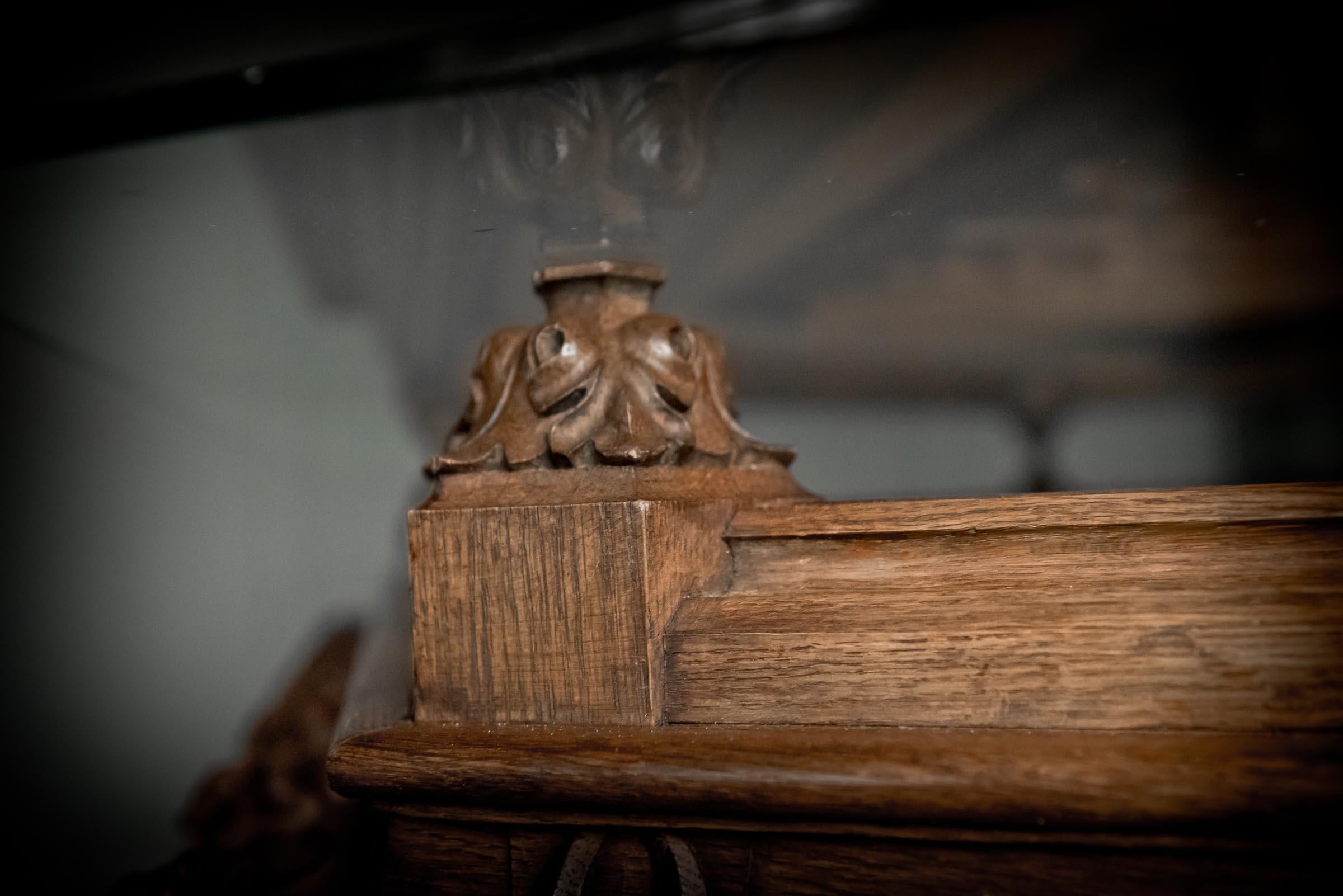 Victorian Ecclesiastical Revival Centre Table  Circa 1880 in vendita 8
