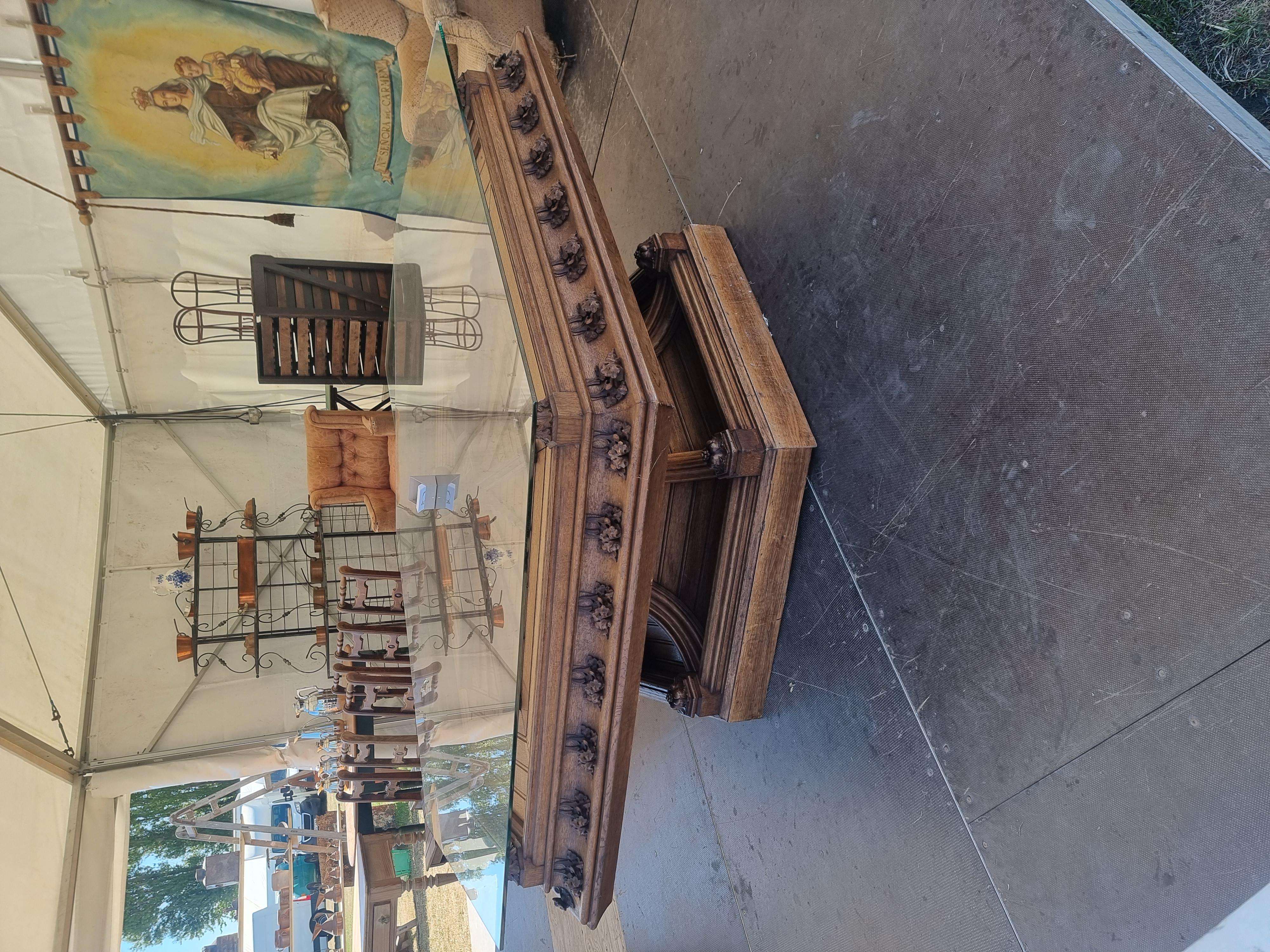 Vittoriano Victorian Ecclesiastical Revival Centre Table  Circa 1880 in vendita