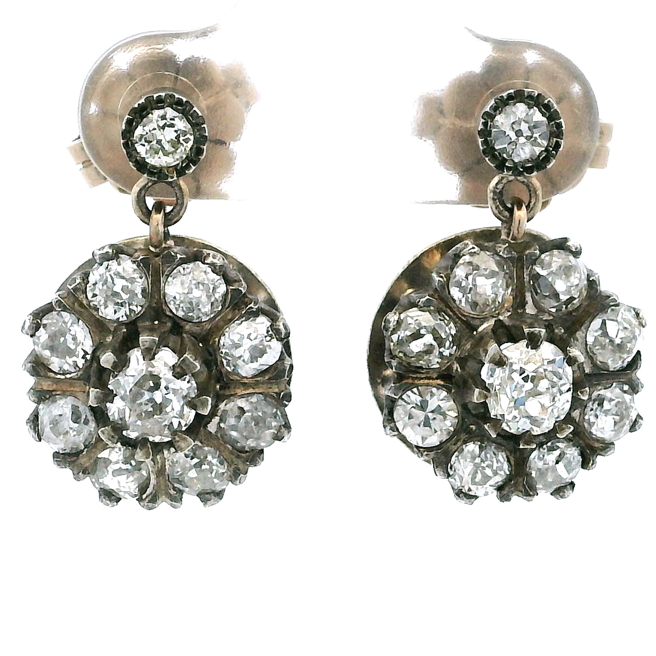 Vittoriano Orecchino a goccia in oro e argento 18K Victorian-Edwardian 2.60 Ct Old Cut Diamond Daisy in vendita
