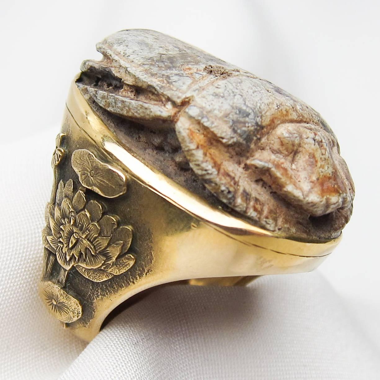 Victorian Egyptian Revival Carved Scarab 18 Karat Gold Cocktail Ring In Excellent Condition In Seattle, WA