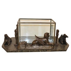 Terrario vittoriano in stile revival egizio con figure in bronzo fuso