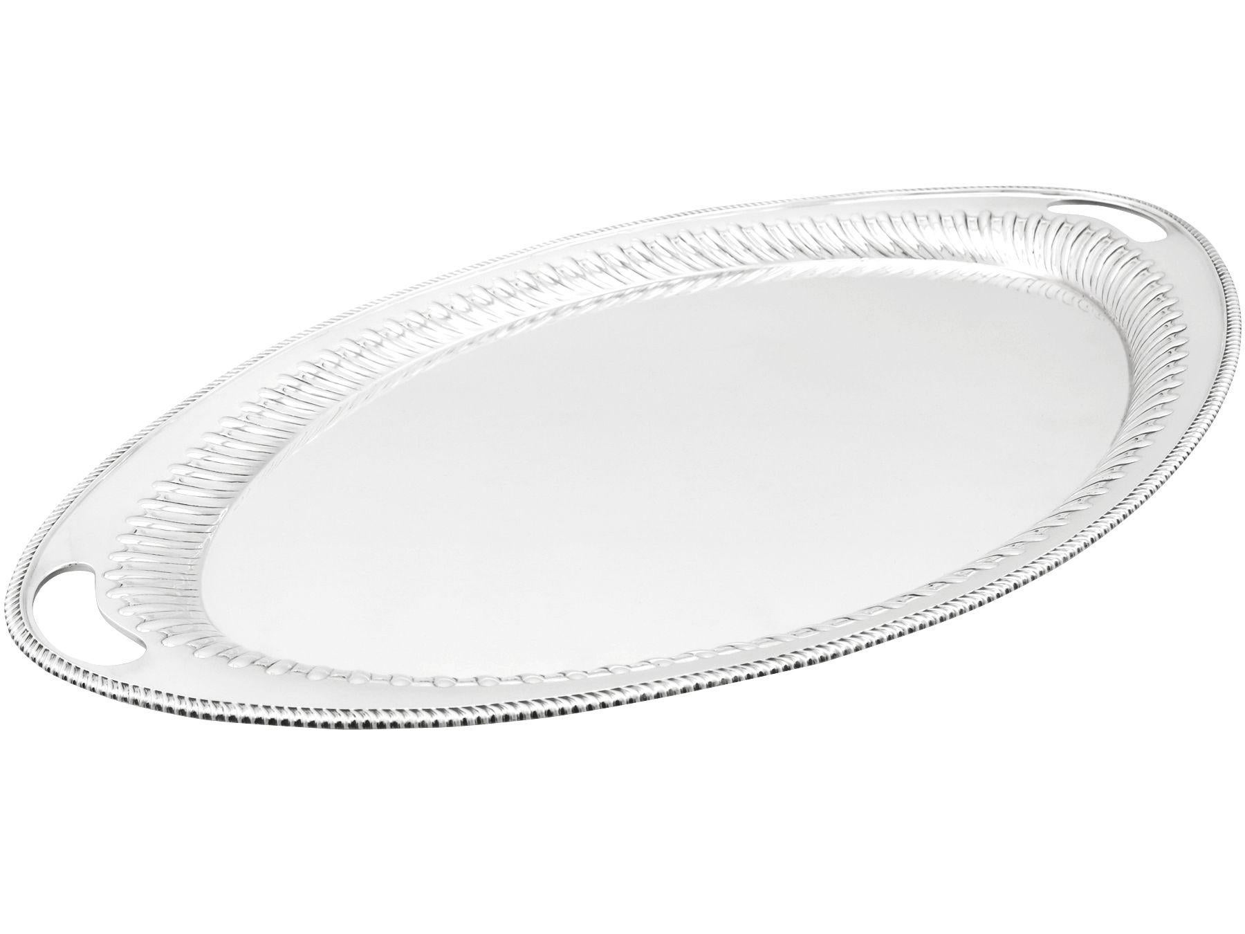 Victoriana Elkington & Co. Bandeja de té de plata de ley Inglés en venta