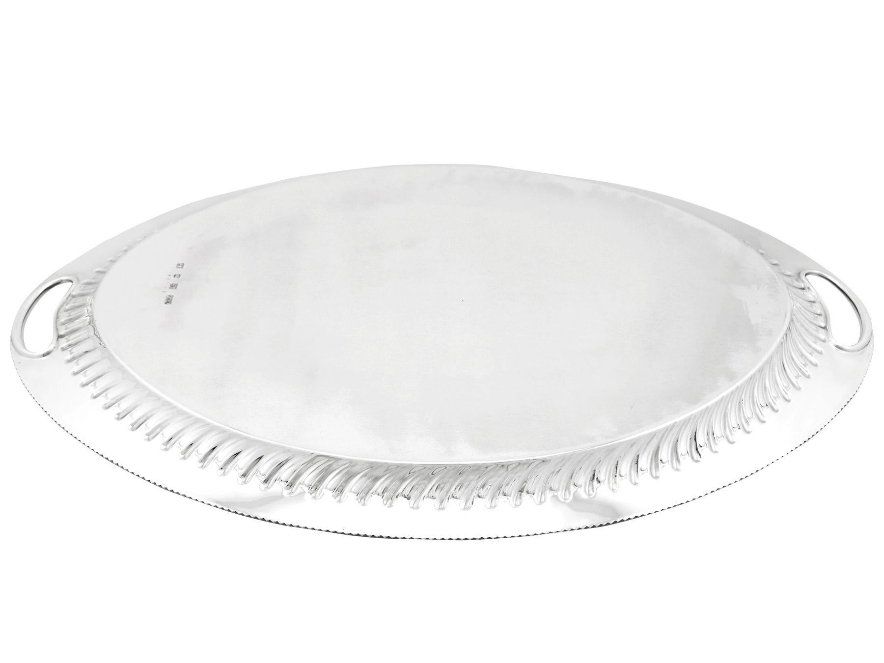 Victoriana Elkington & Co. Bandeja de té de plata de ley en venta 1