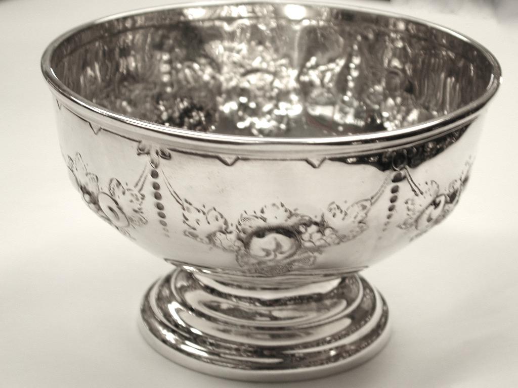 Victorian embossed silver bowl dated 1875, Henry Holland, London
Heavy quality embossed silver bowl, ideal as a rosebowl, or sweet bowl.
Probably used as a childs bowl originally.
 