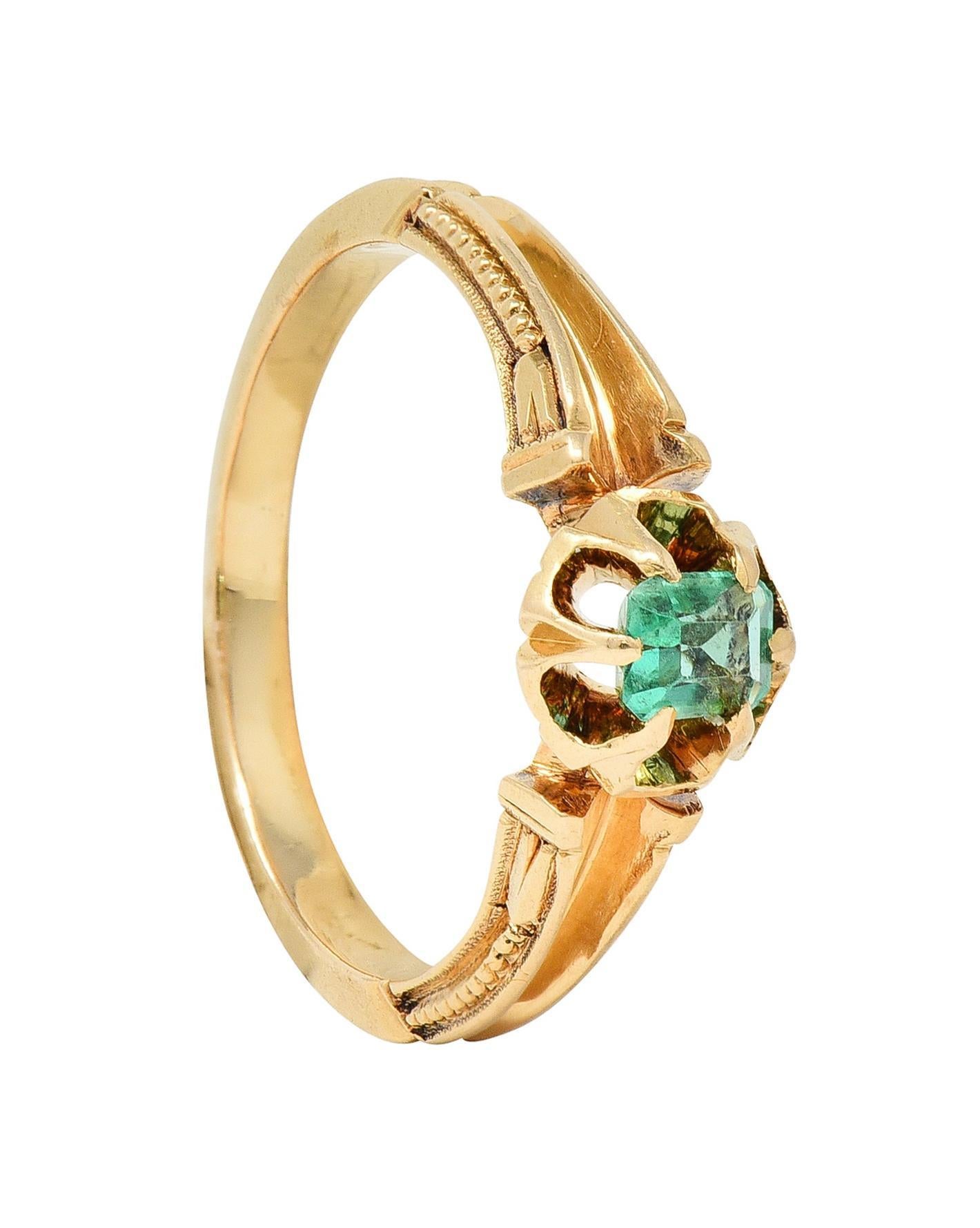 Victorian Emerald 18 Karat Yellow Gold Belcher Set Buttercup Antique Ring 7