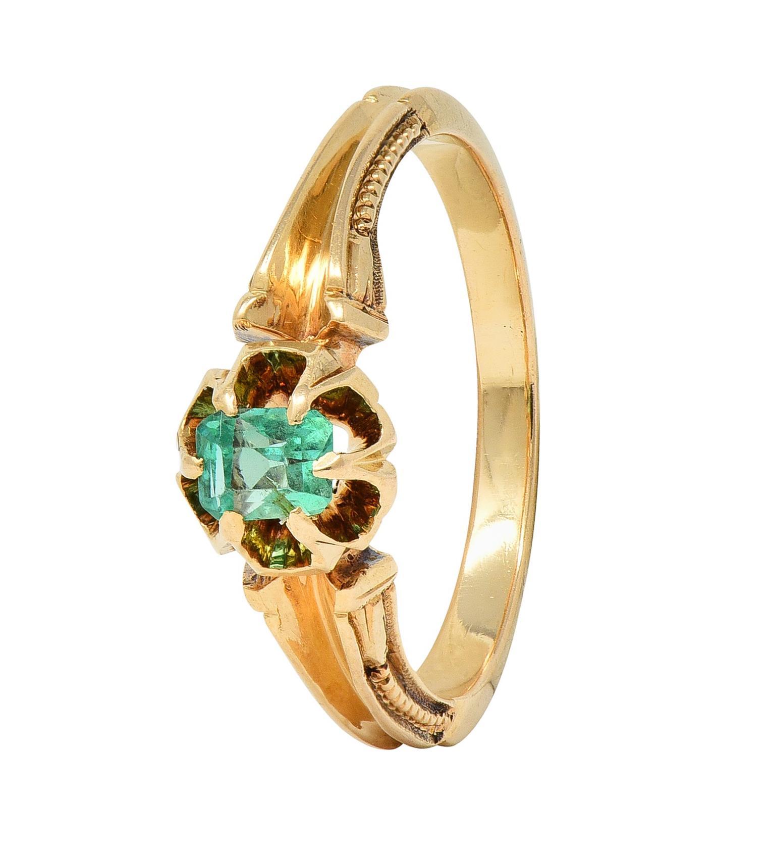 Victorian Emerald 18 Karat Yellow Gold Belcher Set Buttercup Antique Ring 3