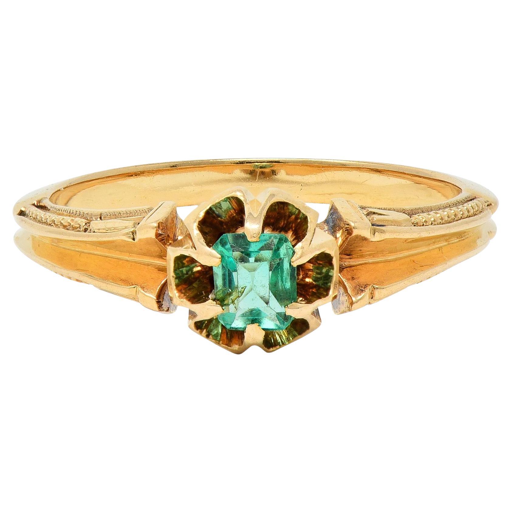 Victorian Emerald 18 Karat Yellow Gold Belcher Set Buttercup Antique Ring