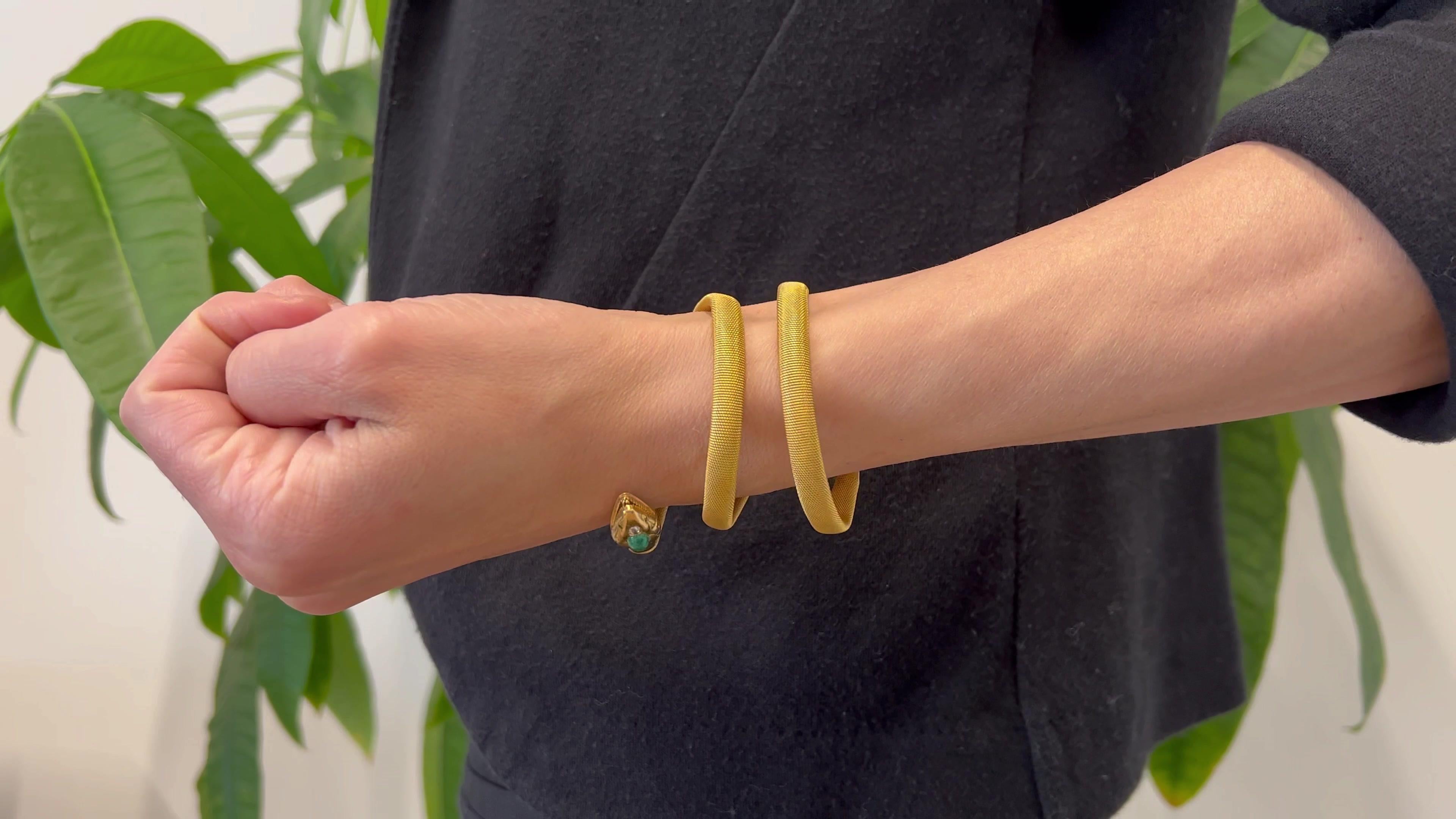 Viktorianisches Flexibles Schlangenarmband aus 18 Karat Gelbgold mit Smaragd und Diamanten im Zustand „Gut“ in Beverly Hills, CA