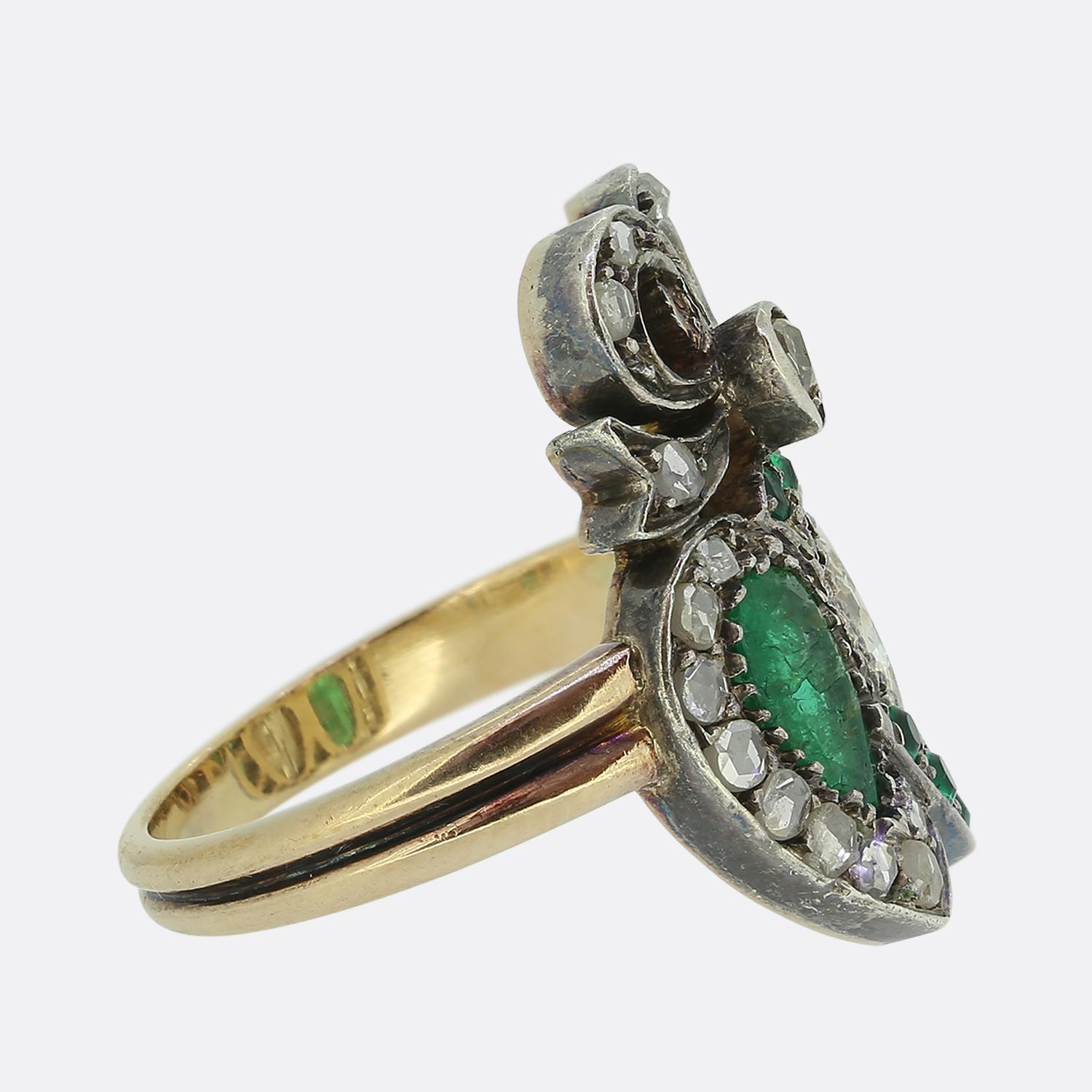 Viktorianischer Doppelherz-Ring mit Smaragd und Diamant (Tropfenschliff) im Angebot