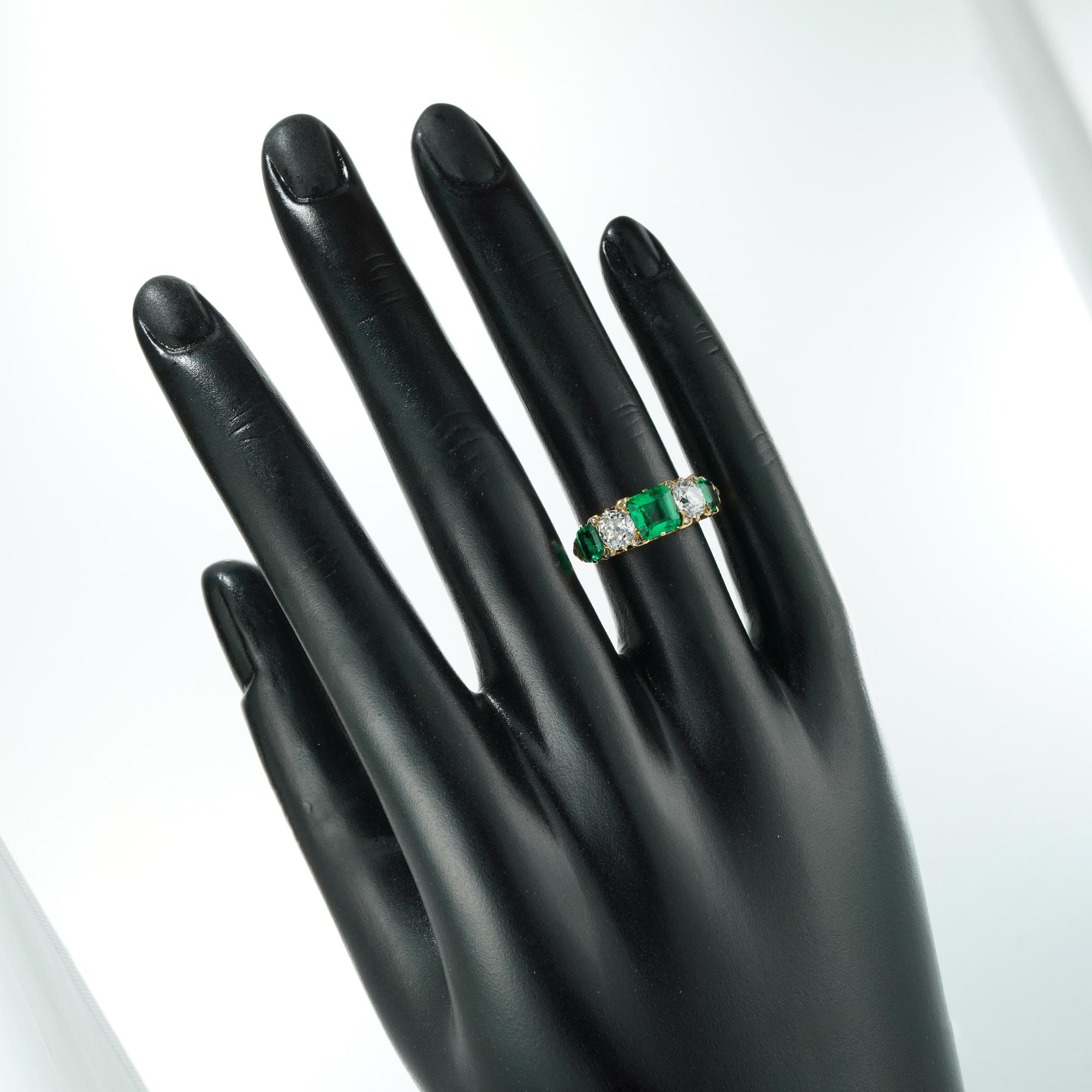Viktorianischer Smaragd- und Diamant-Fünf-Stein-Ring für Damen oder Herren im Angebot