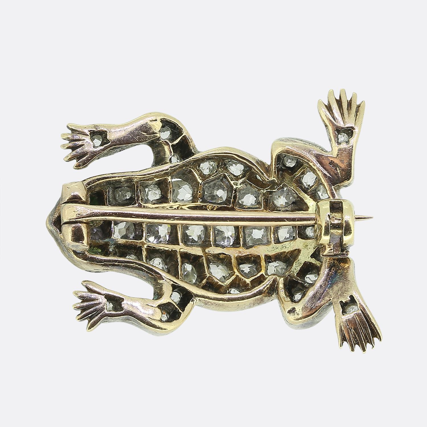 Victorian Emerald and Diamond Frog Brooch In Good Condition For Sale In London, GB