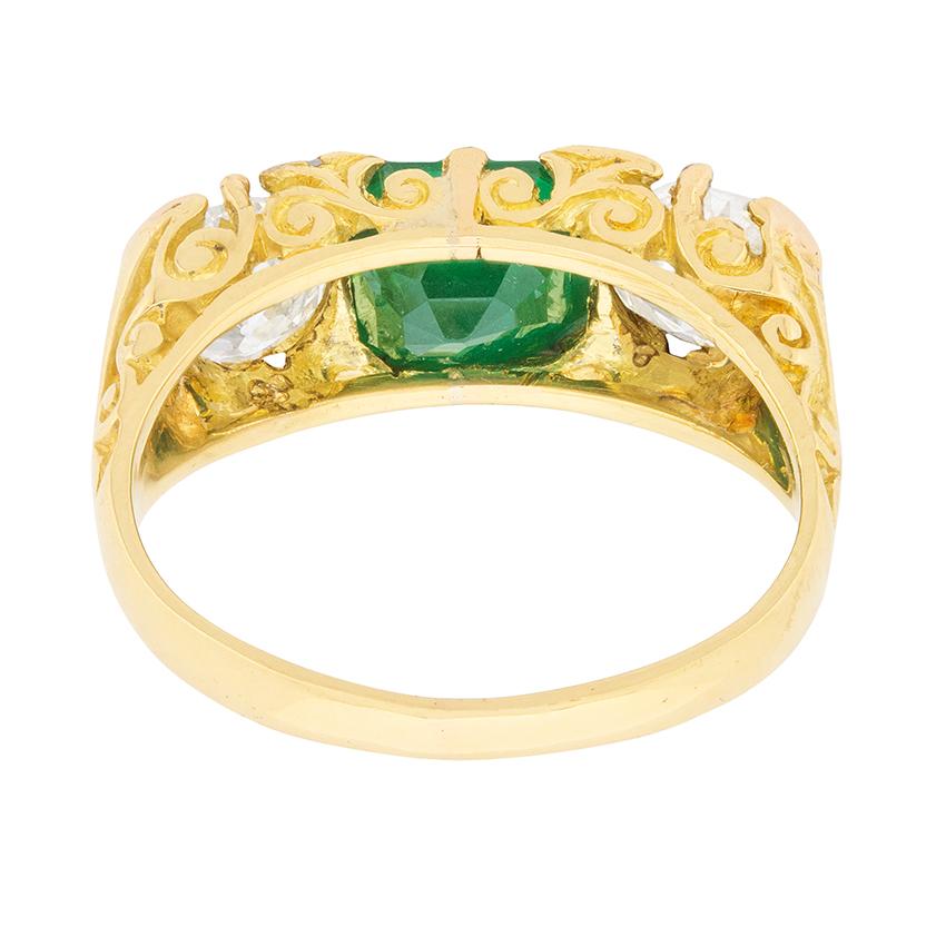 Victorian Emerald and Diamond Three-Stone Ring, circa 1900s In Good Condition In London, GB