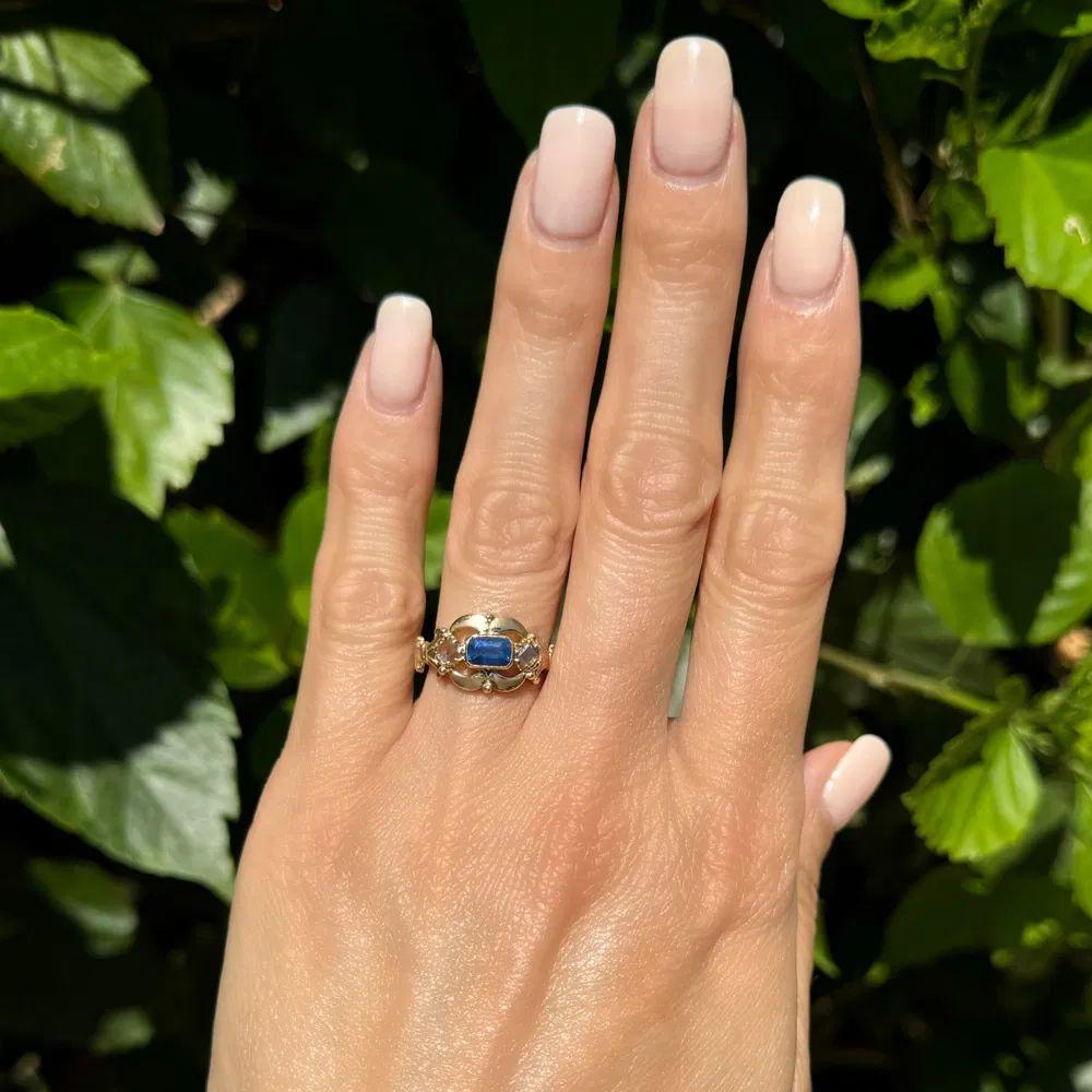 Mixed Cut Victorian Emerald Cut Sapphire and Rose Cut Diamond Vintage Gold Ring For Sale