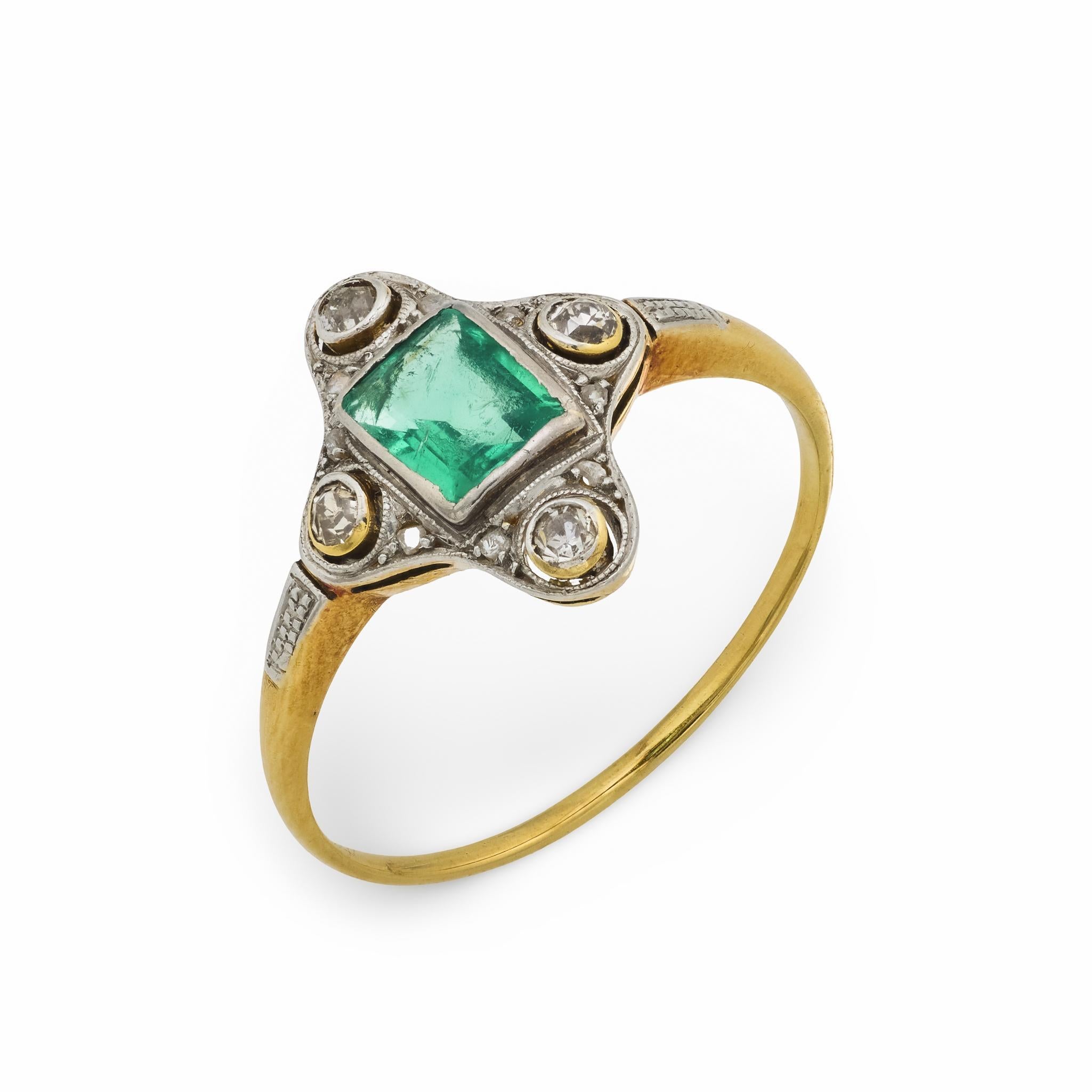 Bague victorienne en or jaune 18k avec émeraude et diamant