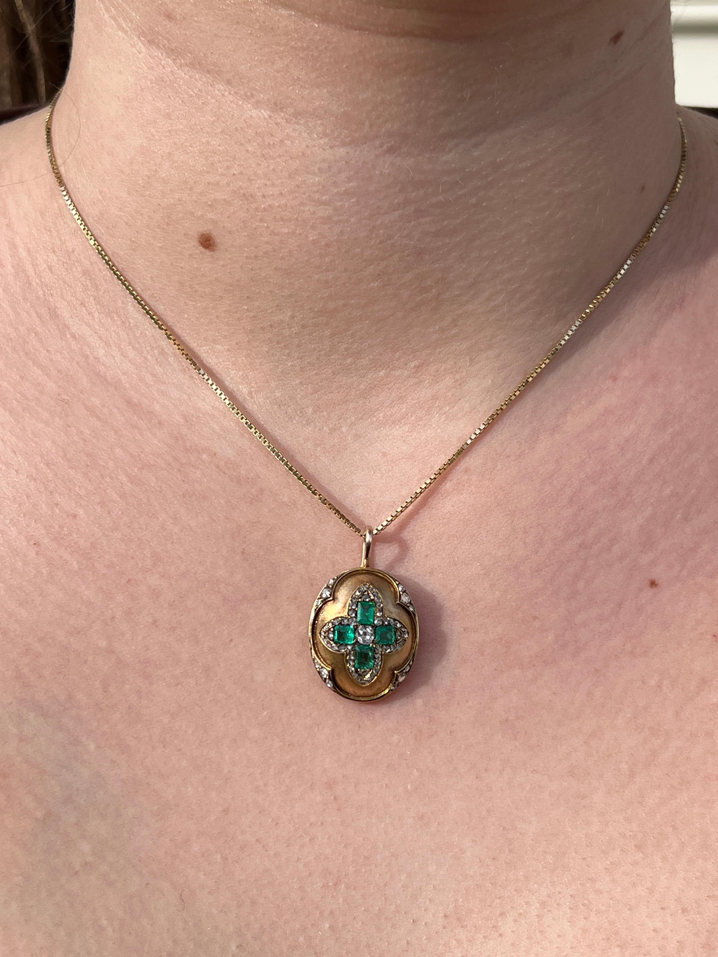 Colgante Victoriano de Oro y Diamantes Esmeralda en venta 5
