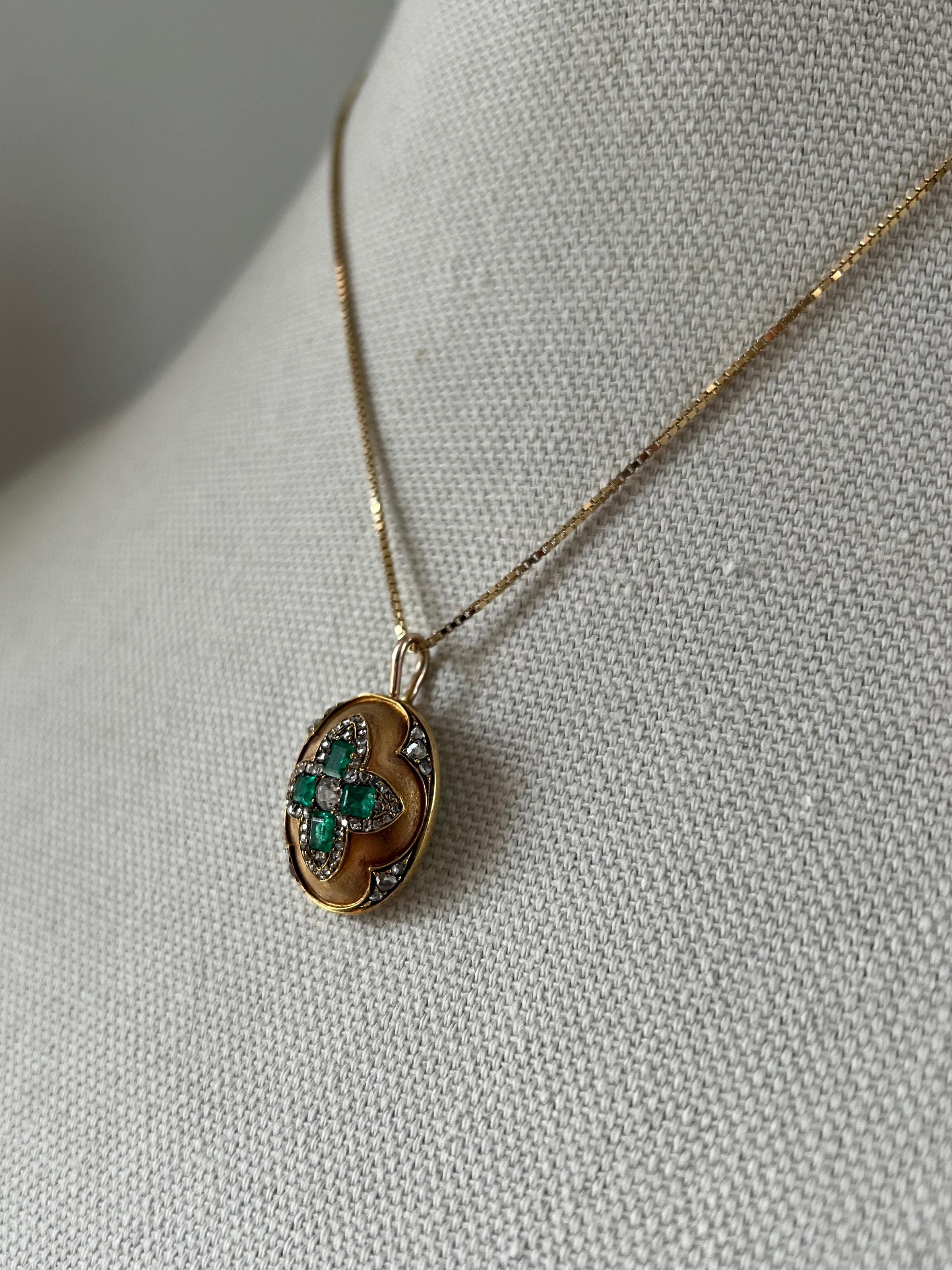 Colgante Victoriano de Oro y Diamantes Esmeralda en venta 2