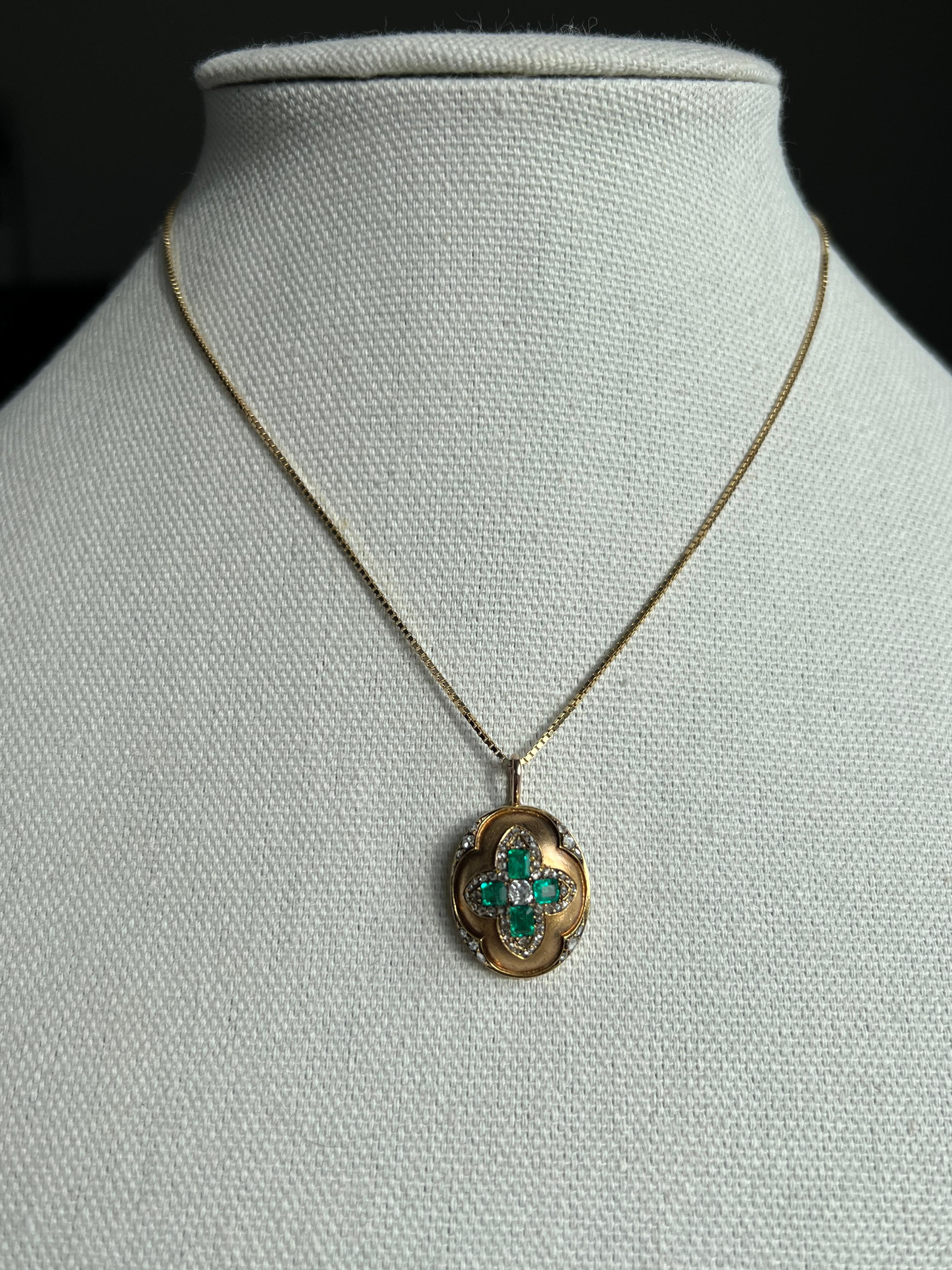 Colgante Victoriano de Oro y Diamantes Esmeralda en venta 3