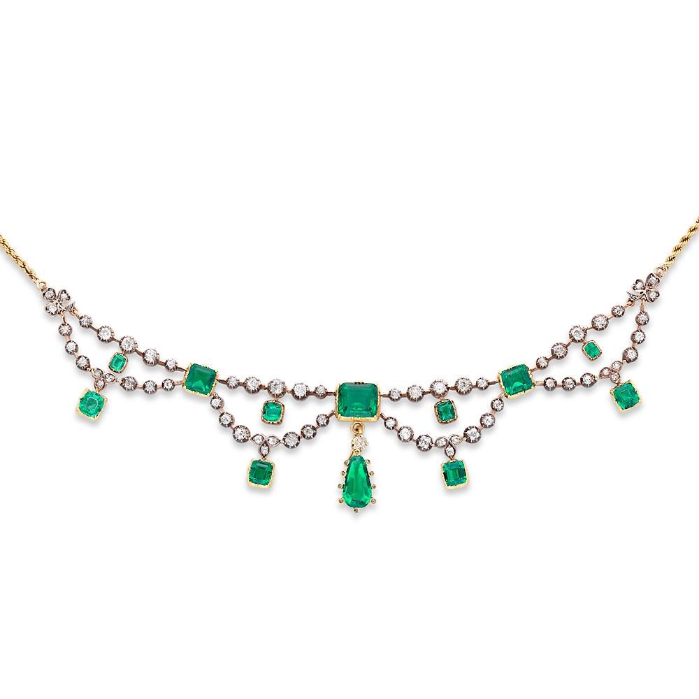 Swag-Halskette aus Gold mit viktorianischem Smaragd und Diamant (Smaragdschliff)
